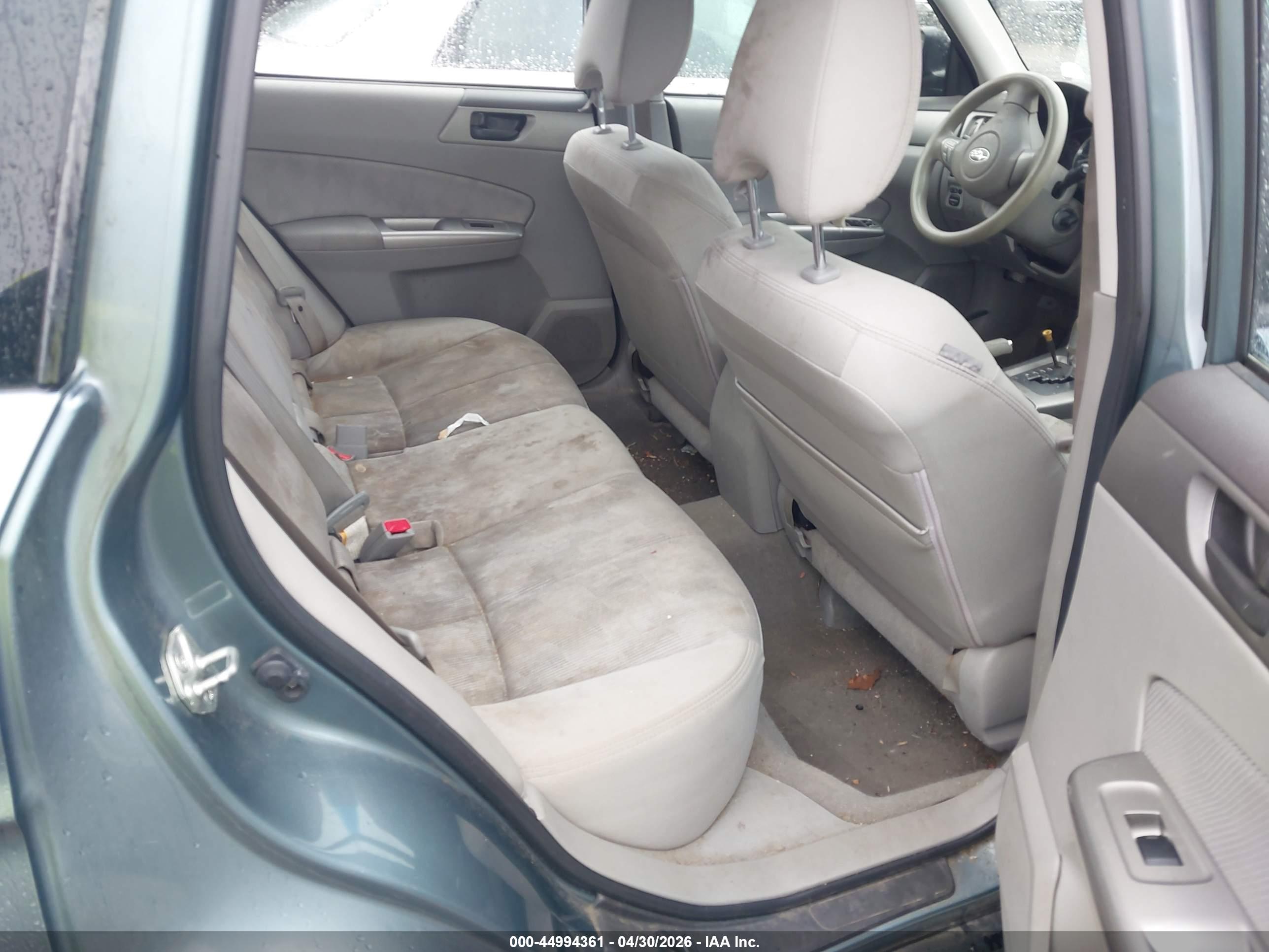 SUBARU FORESTER image 8