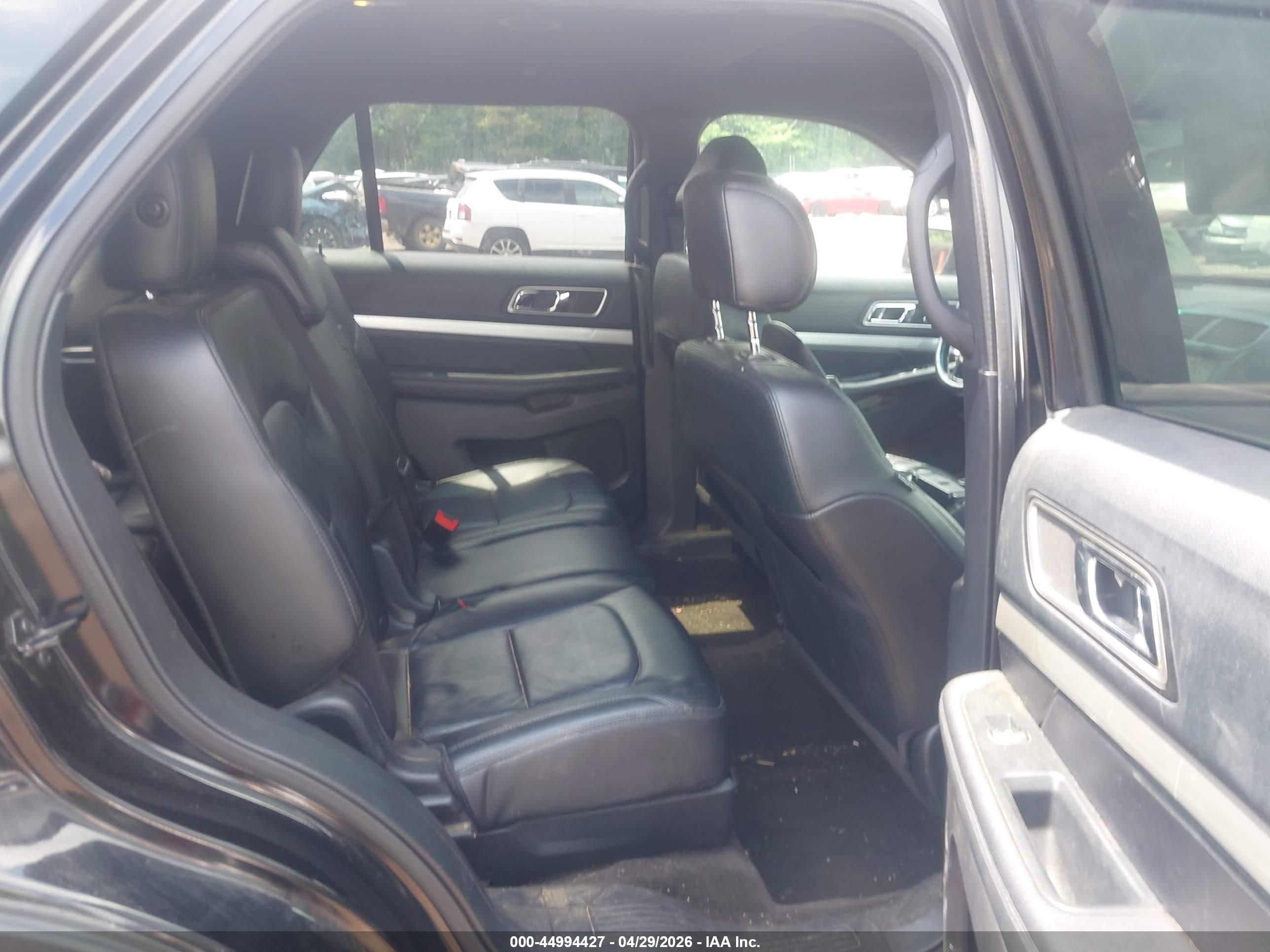 FORD EXPLORER image 8