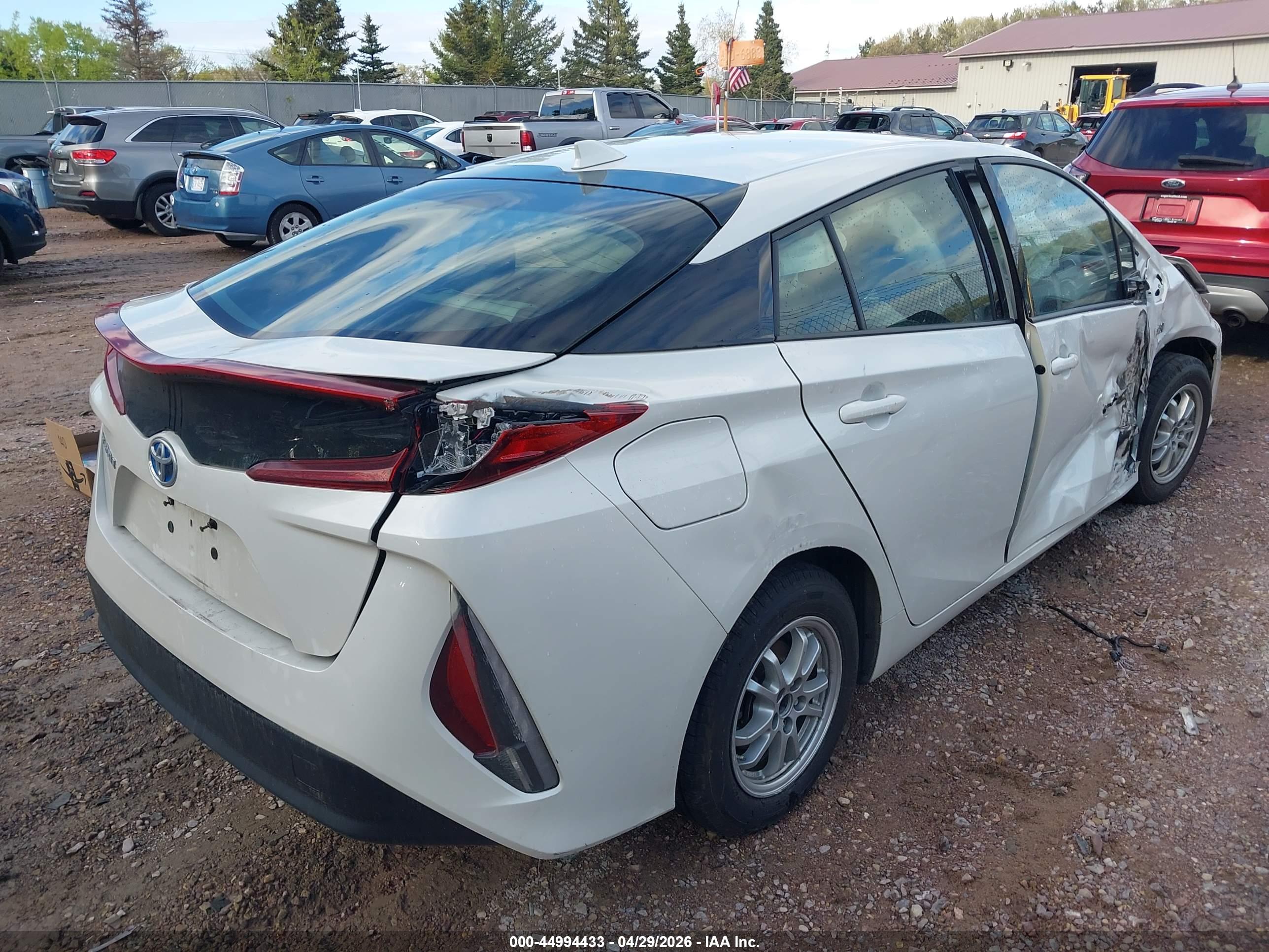 TOYOTA PRIUS image 4