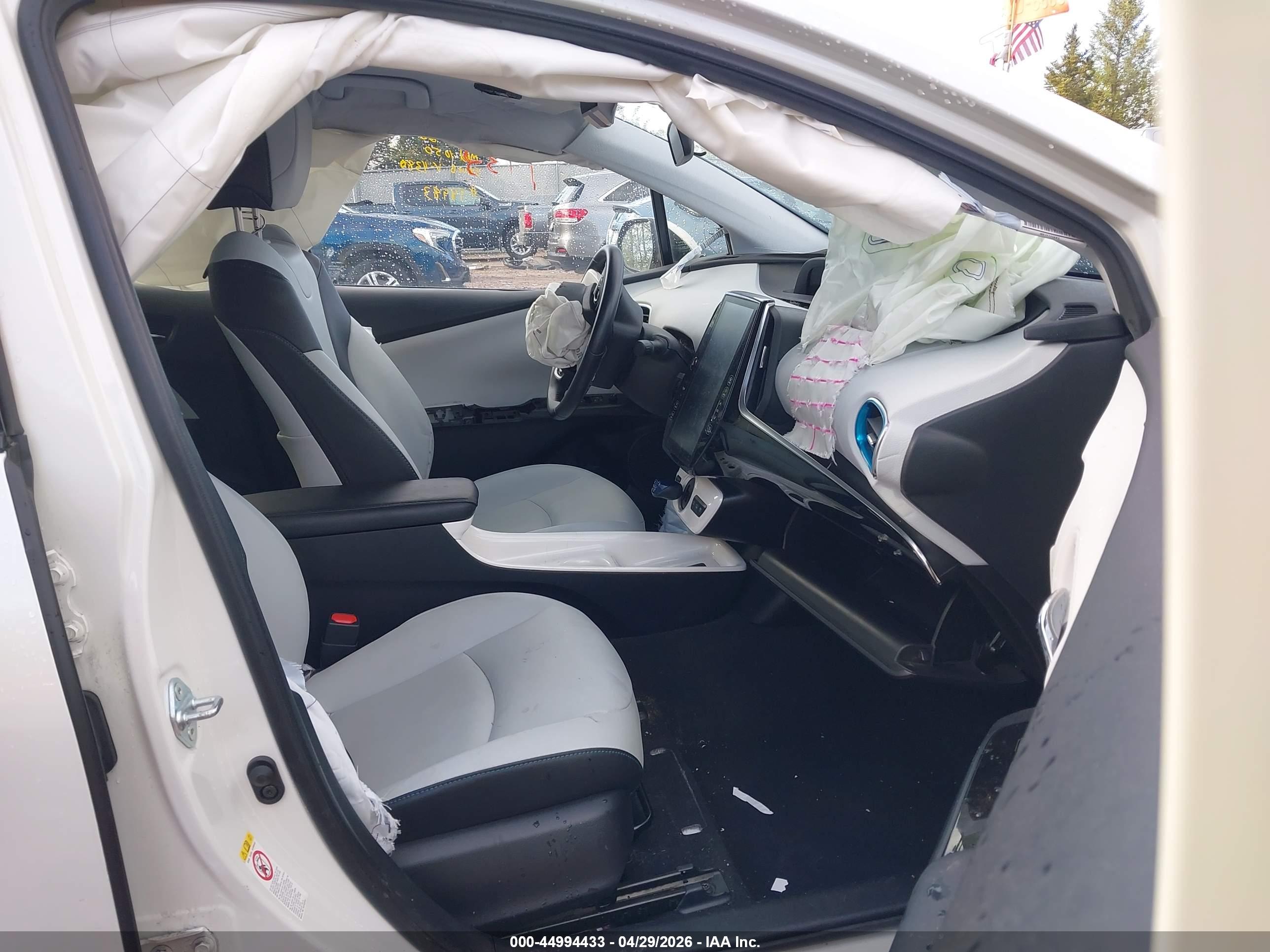 TOYOTA PRIUS image 5