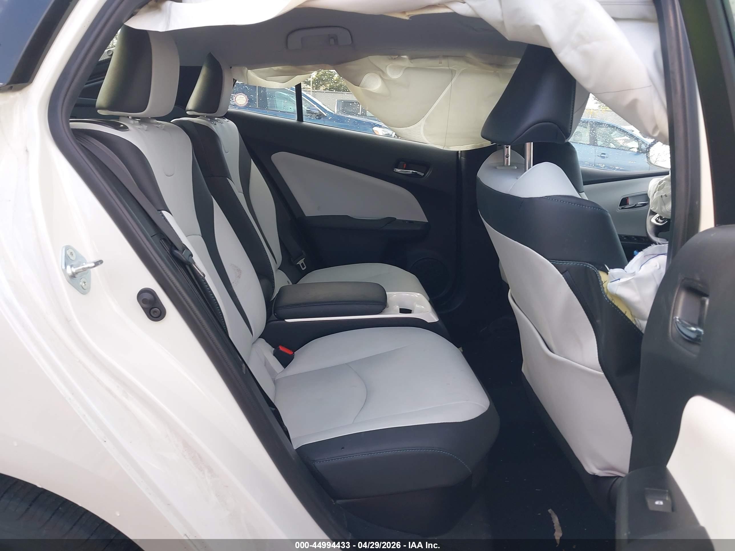 TOYOTA PRIUS image 8