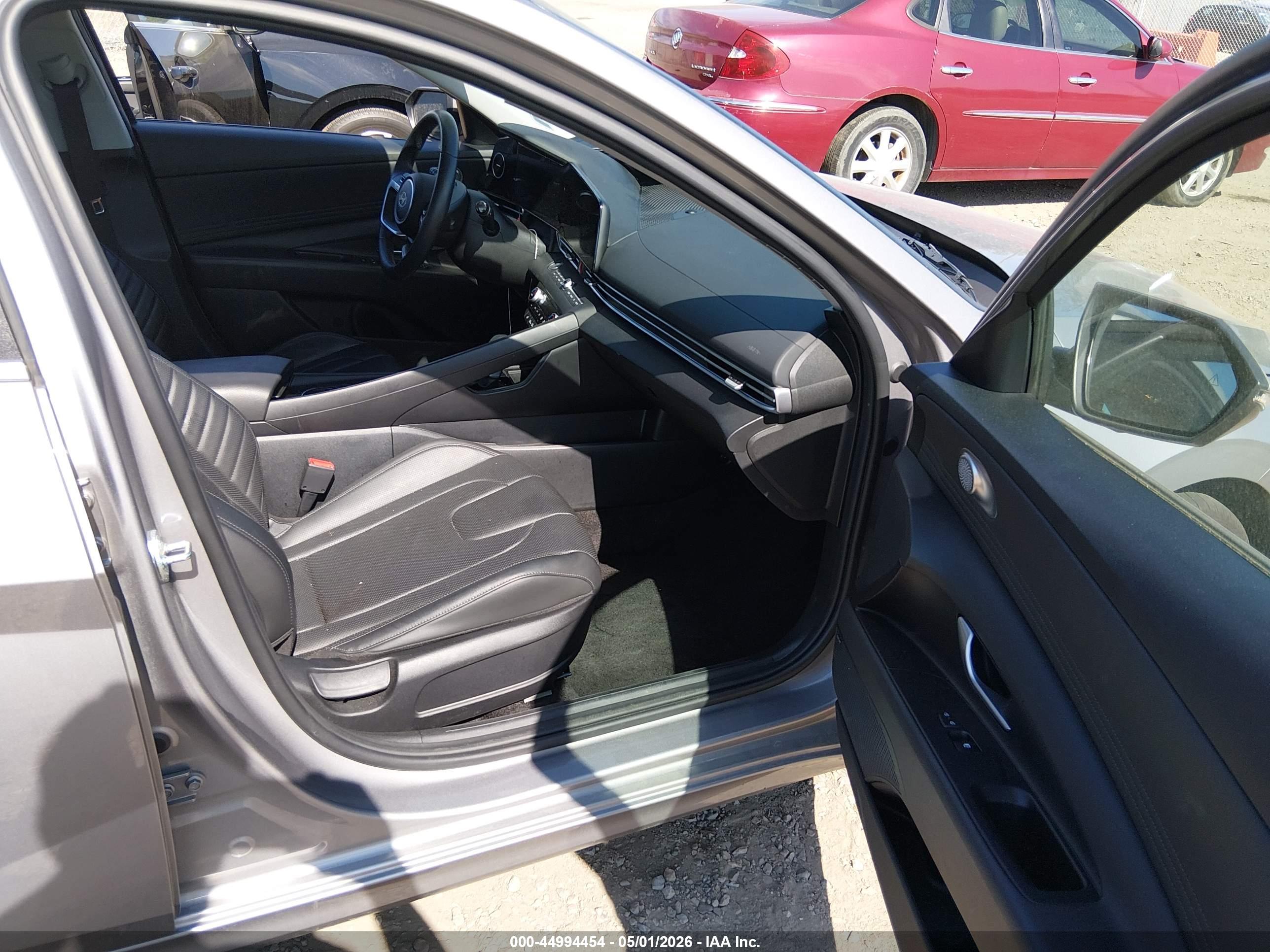 HYUNDAI ELANTRA image 5