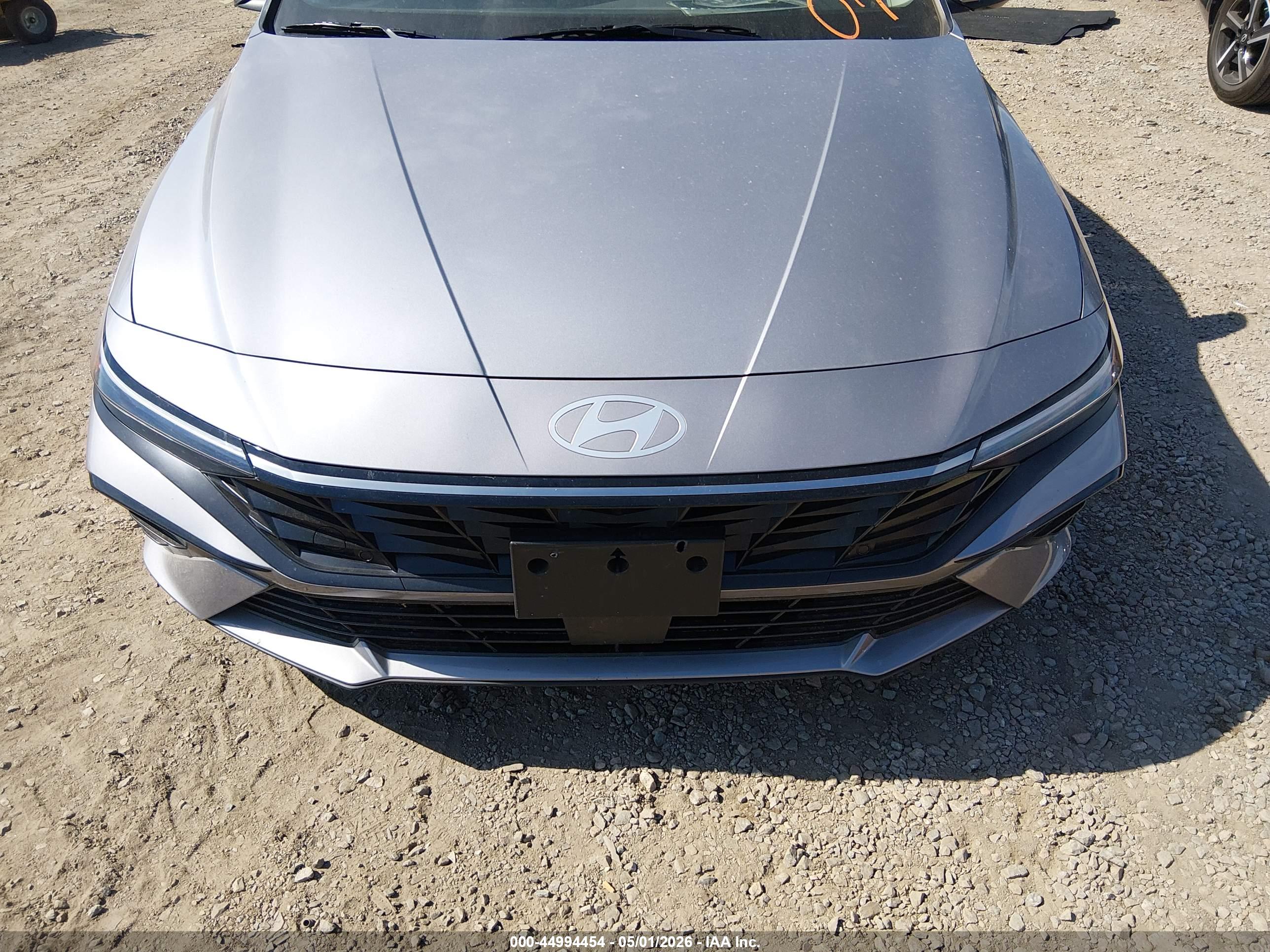 HYUNDAI ELANTRA image 6