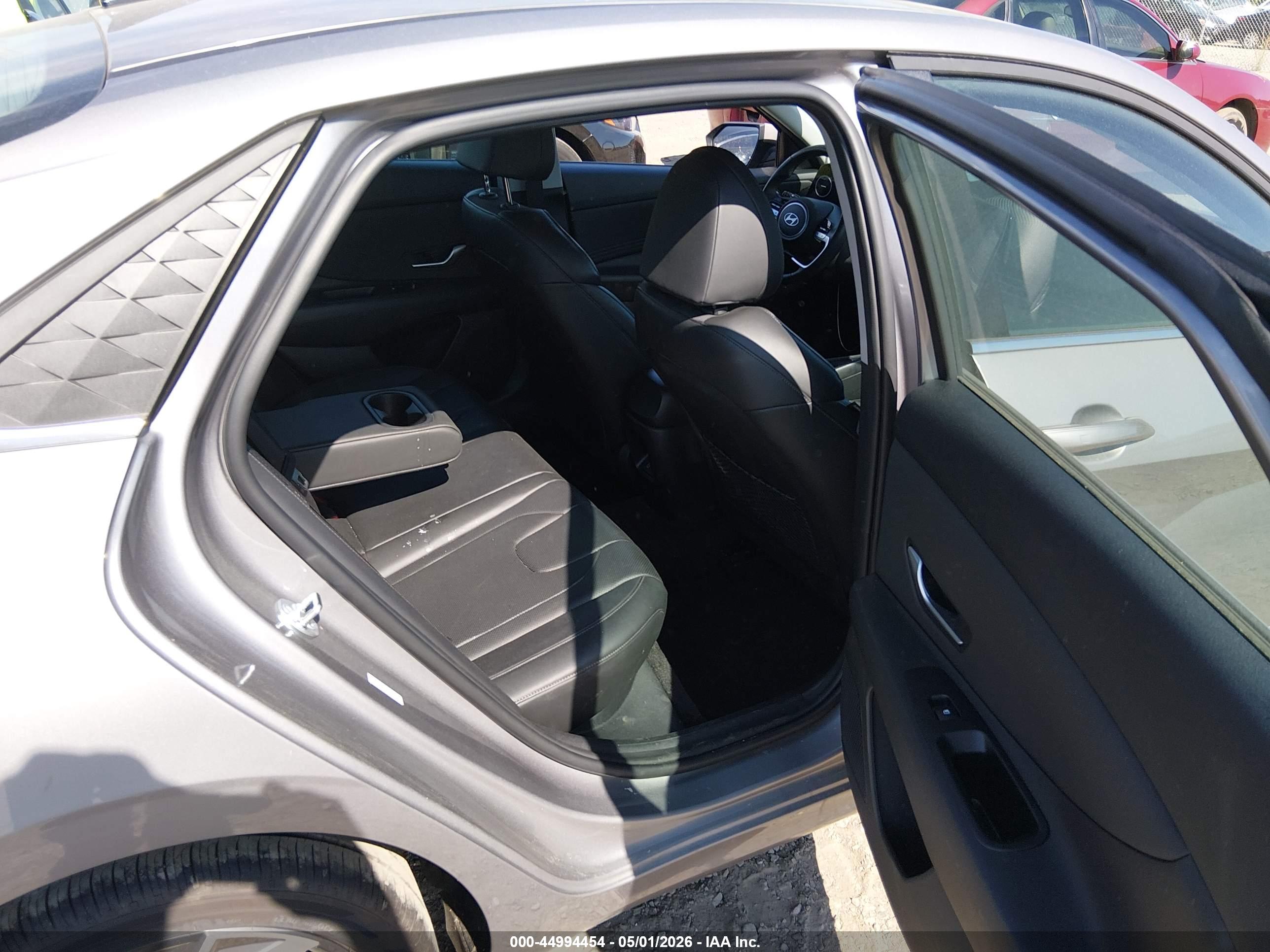 HYUNDAI ELANTRA image 8