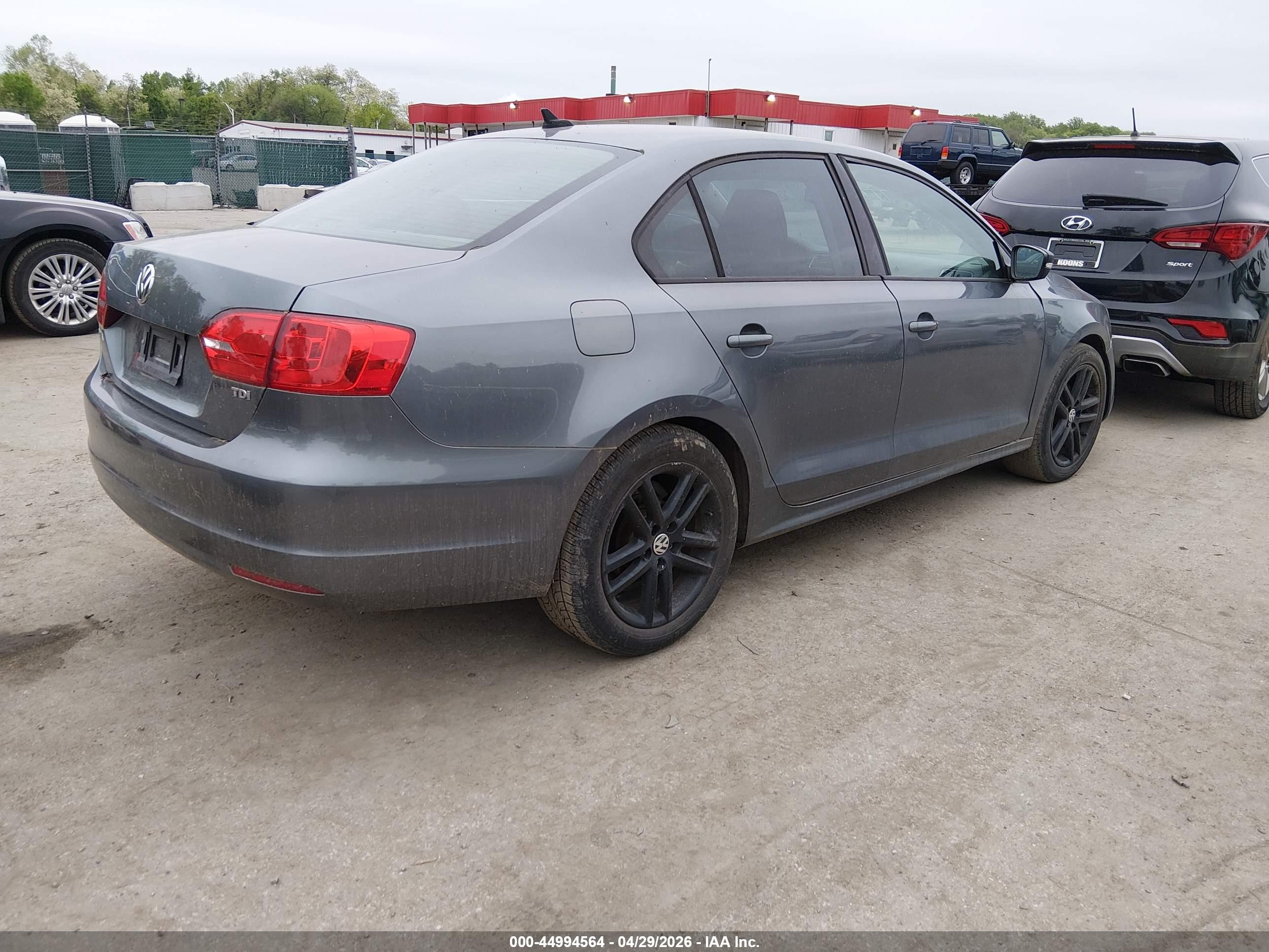 VOLKSWAGEN JETTA image 4