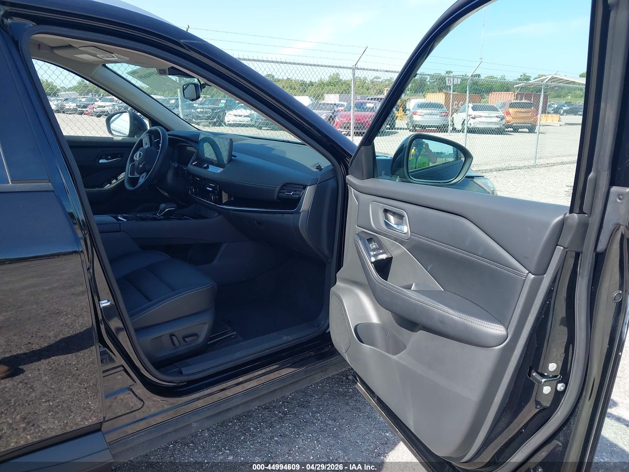 NISSAN ROGUE image 5