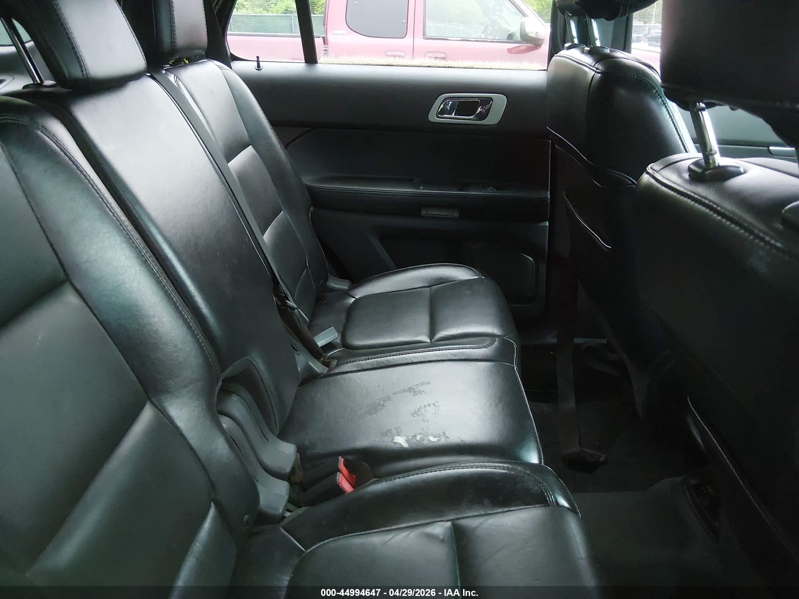 FORD EXPLORER image 8