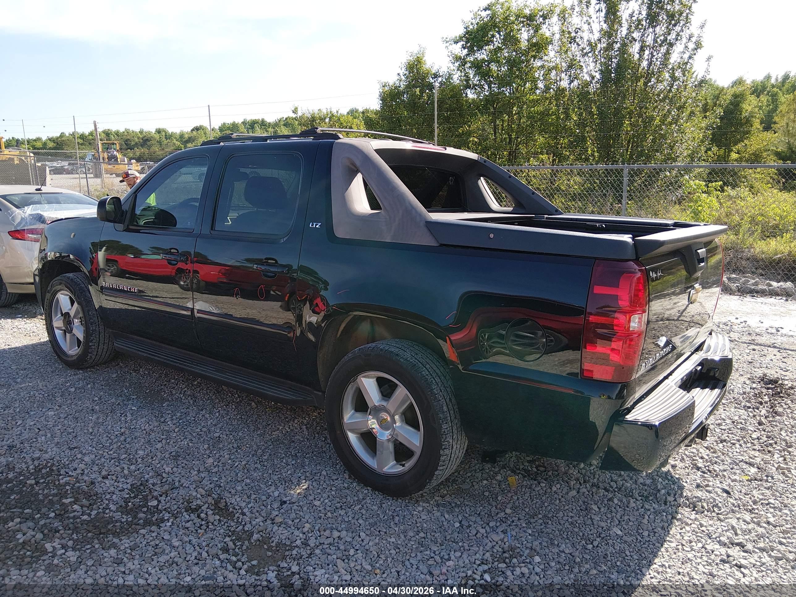 CHEVROLET AVALANCHE image 3