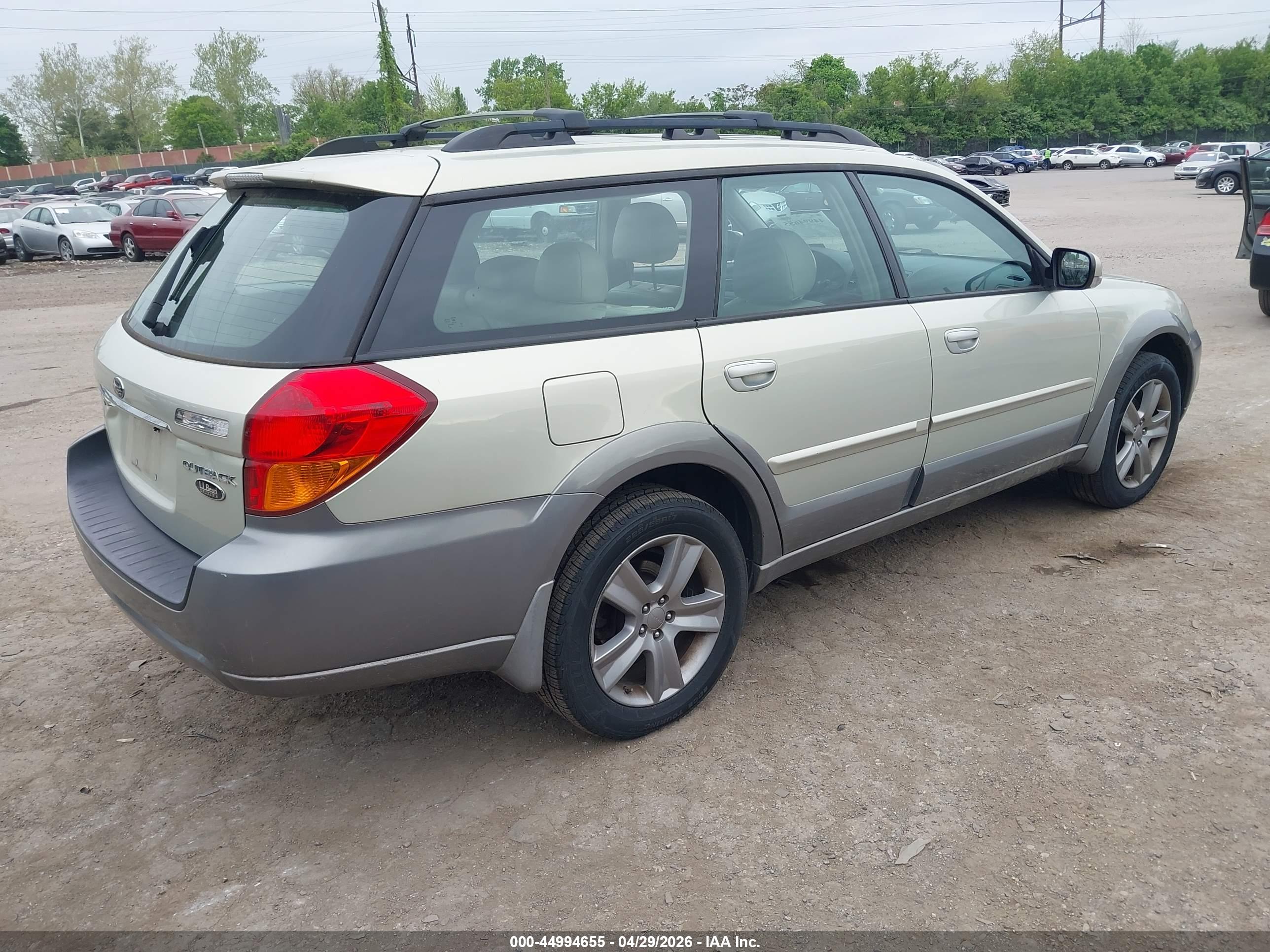SUBARU OUTBACK image 4