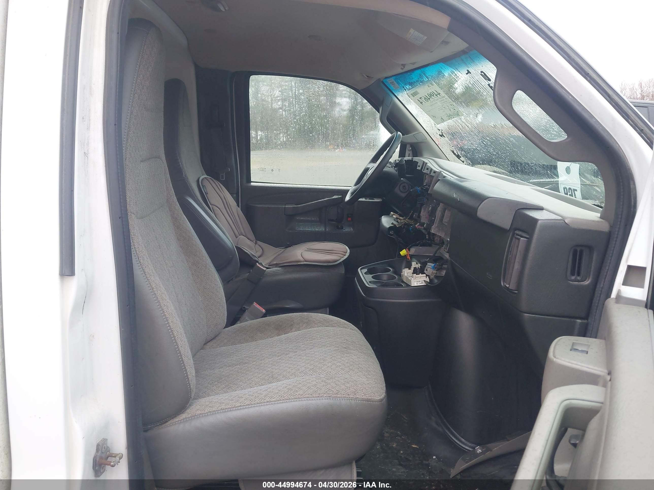 CHEVROLET EXPRESS image 8