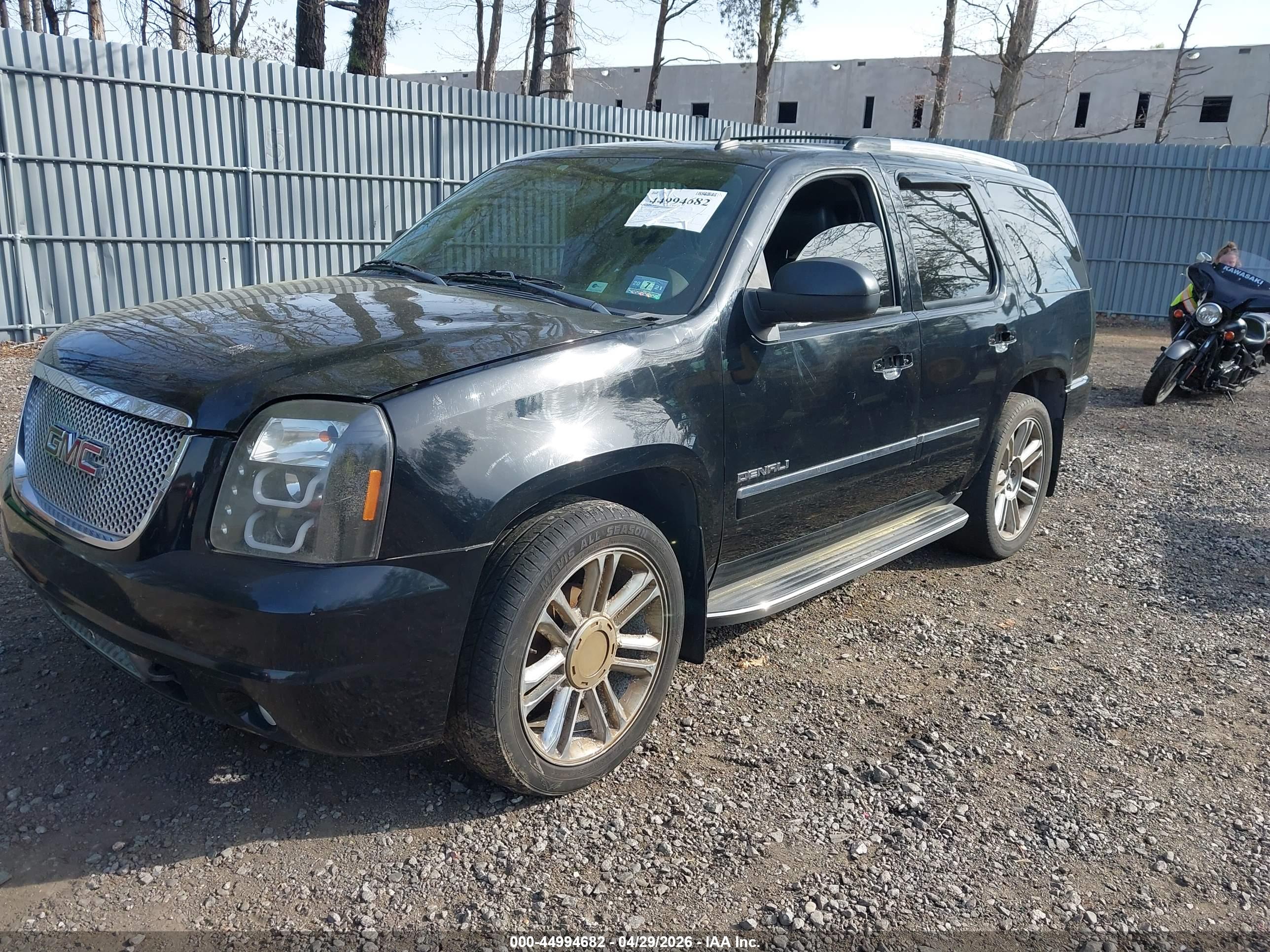 GMC YUKON image 2