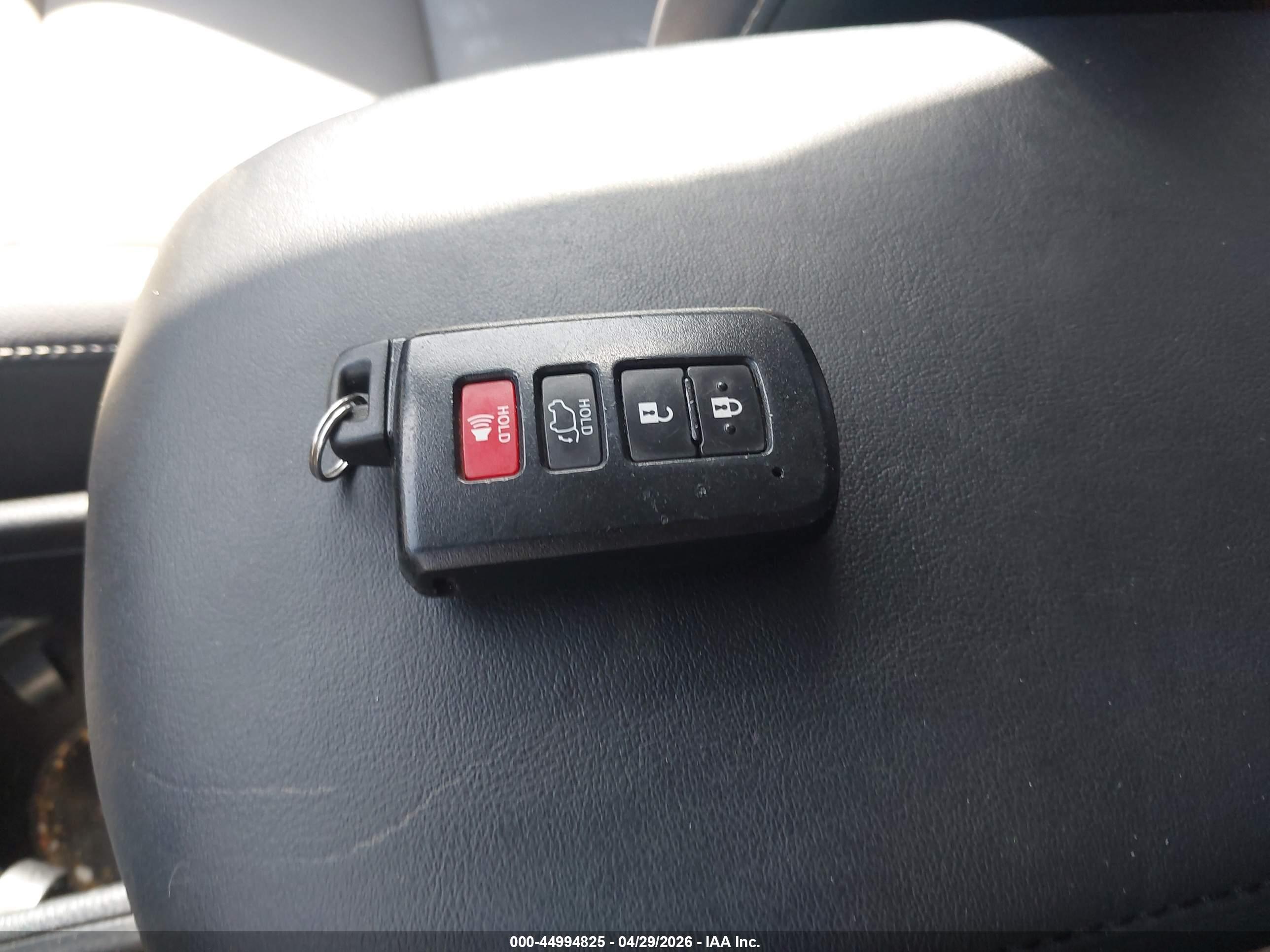TOYOTA RAV4 image 11