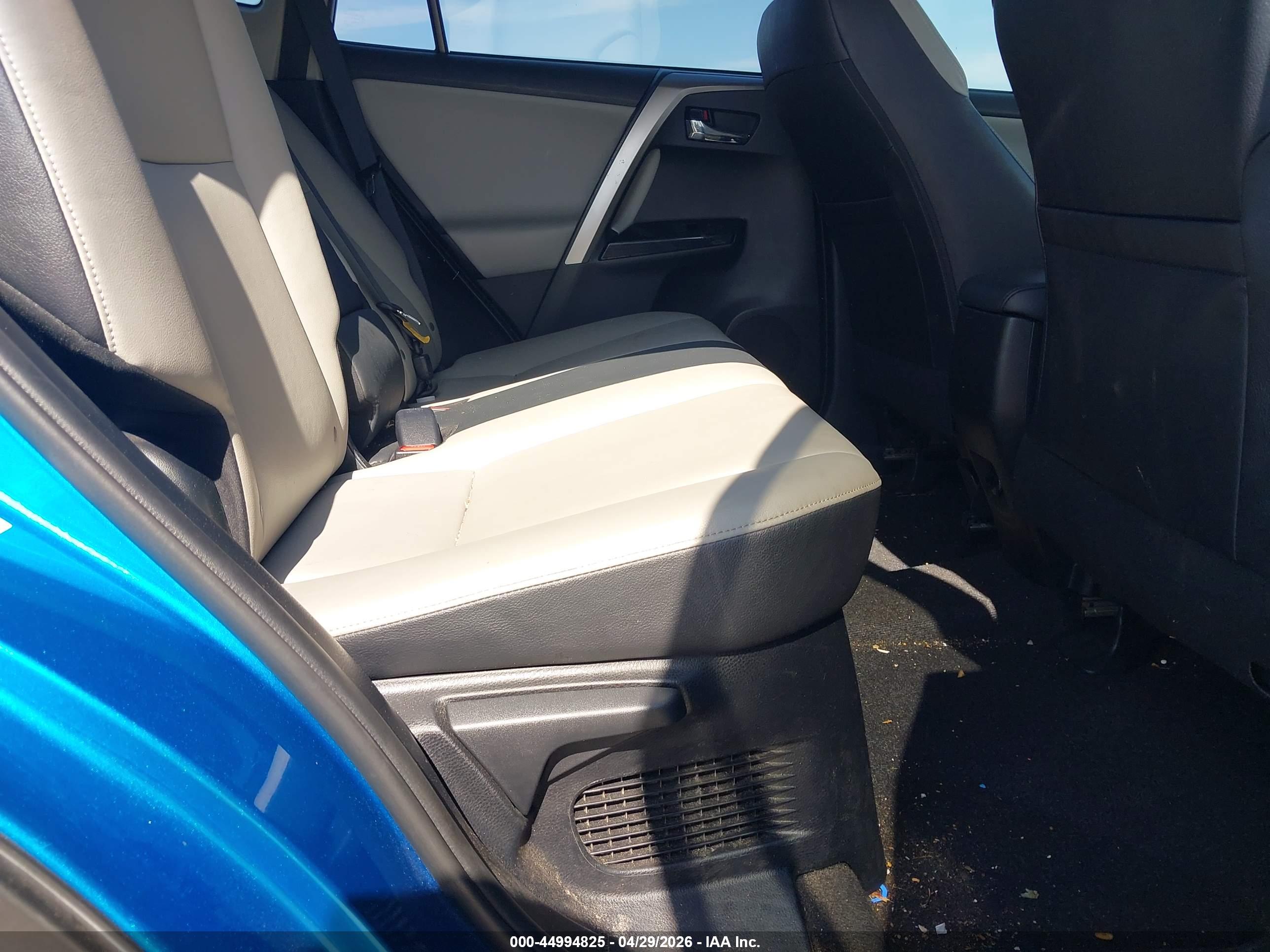 TOYOTA RAV4 image 8