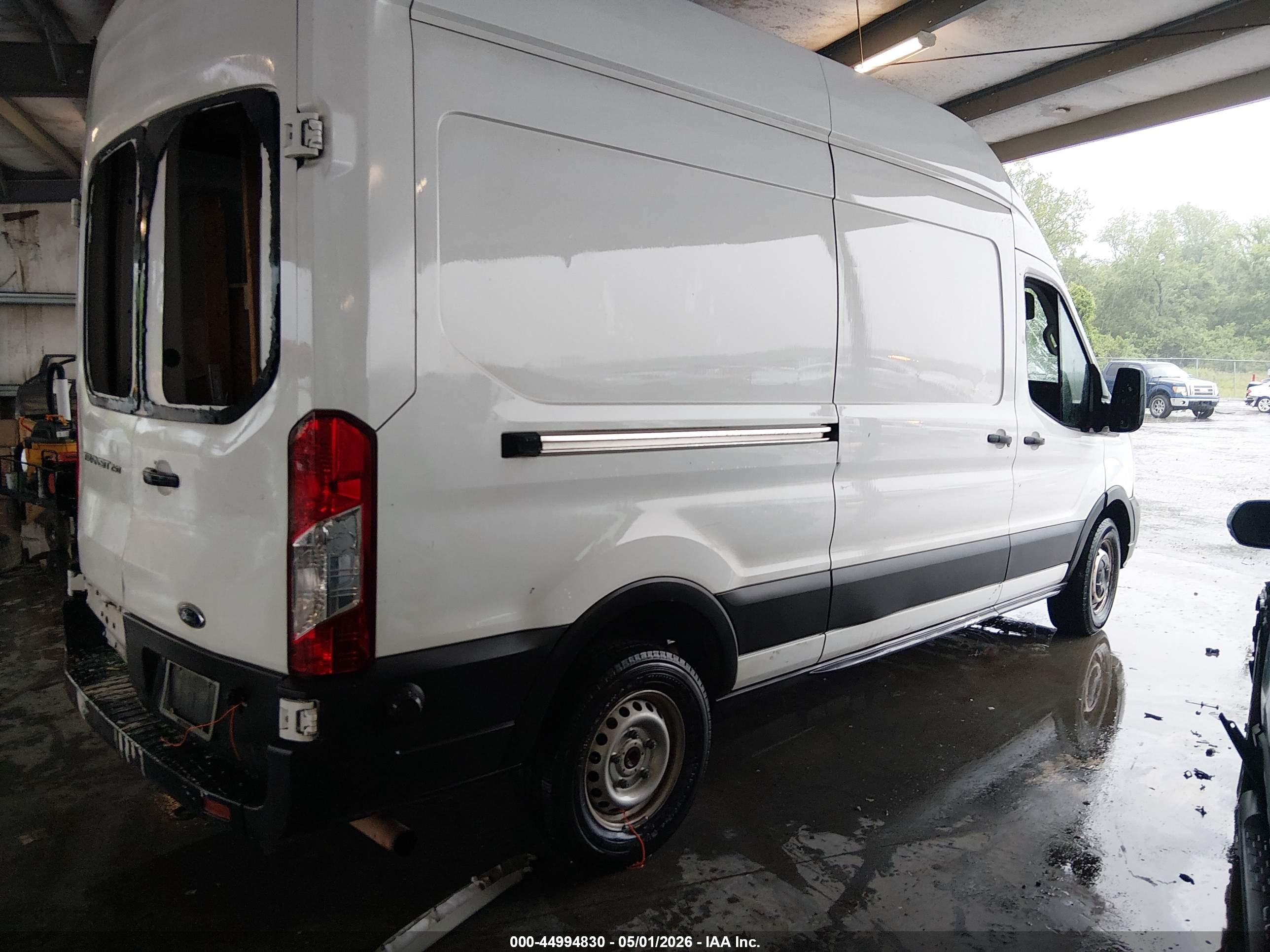 FORD TRANSIT image 4