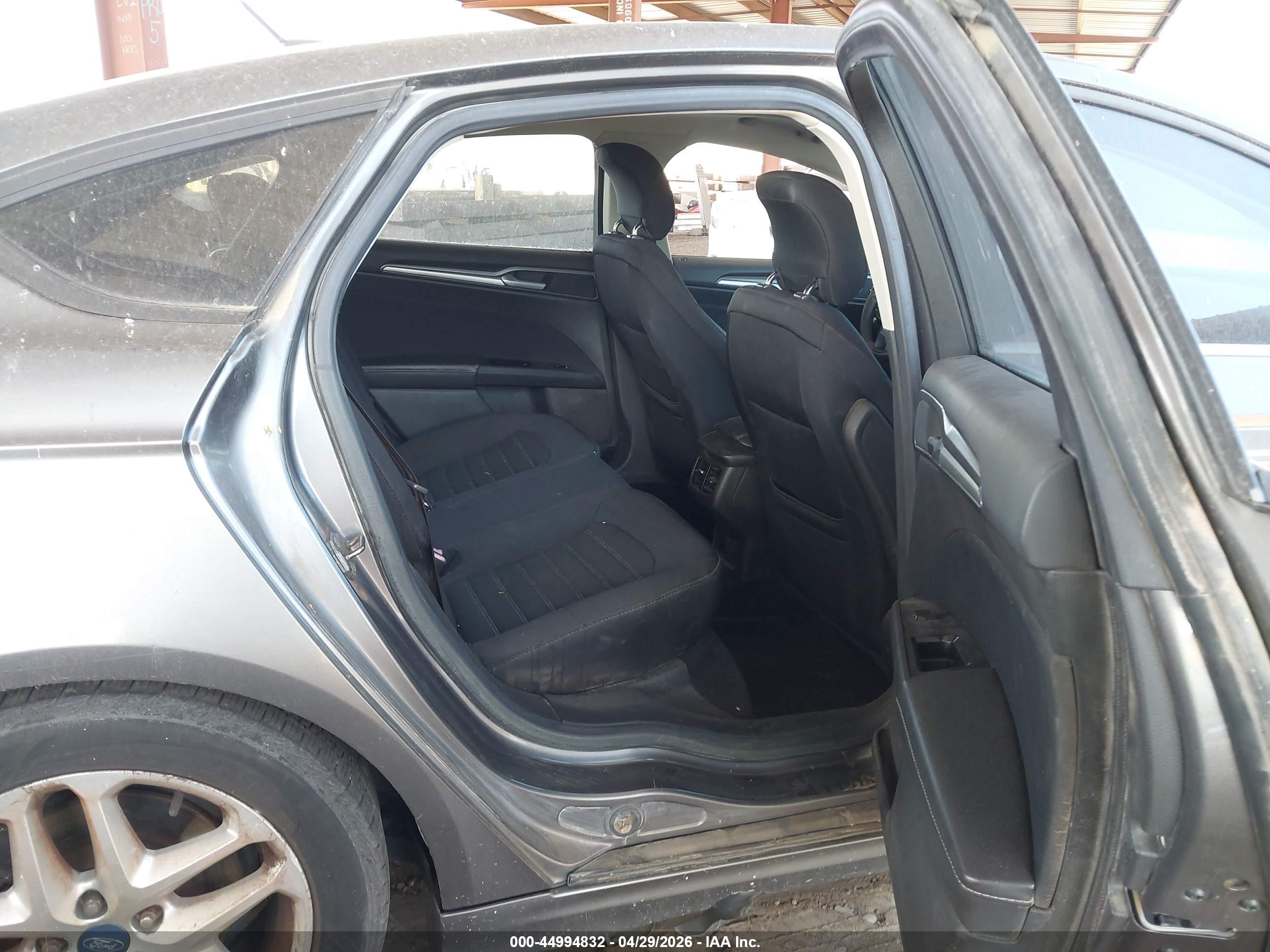 FORD FUSION image 8