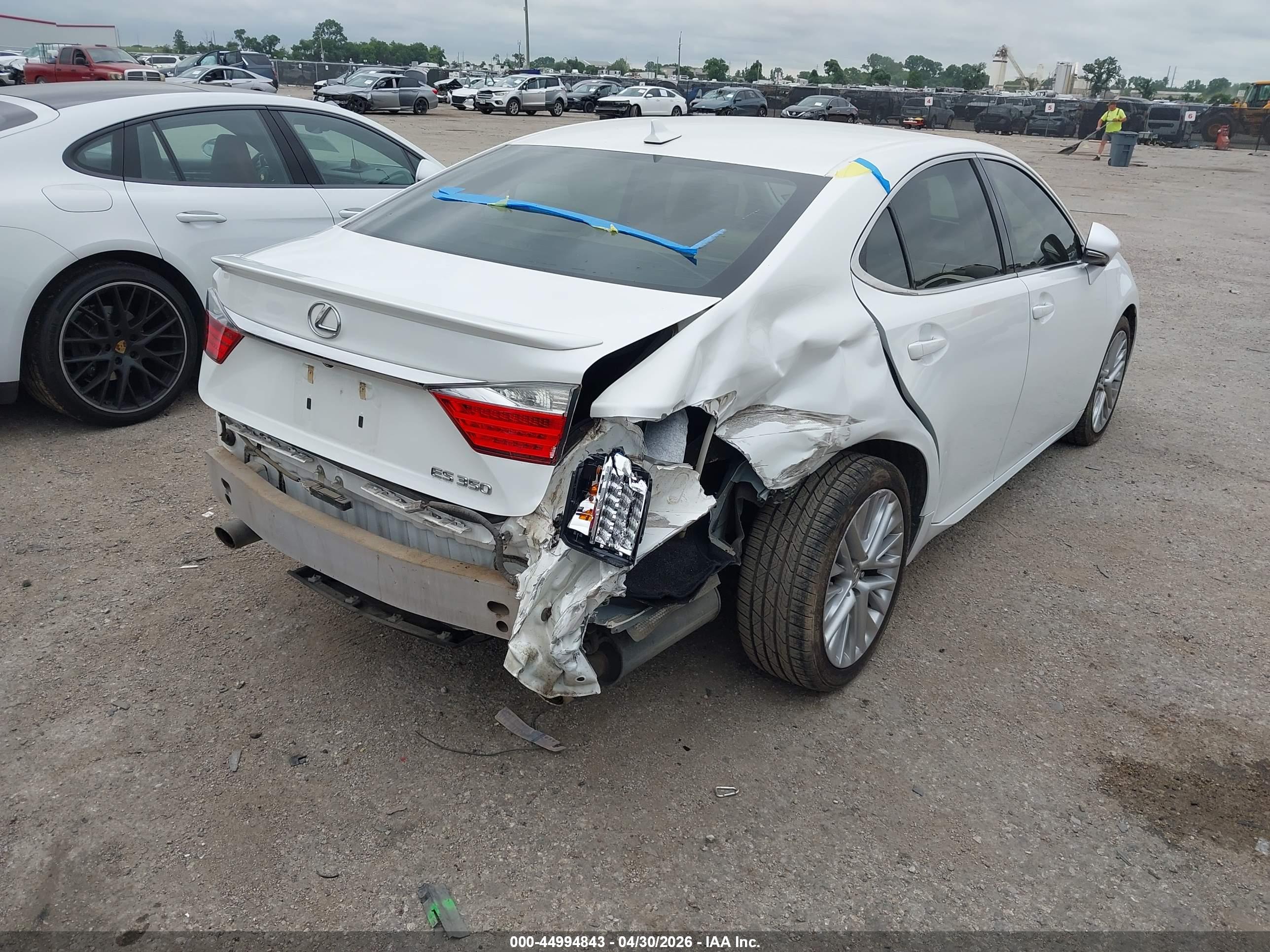 LEXUS ES image 4