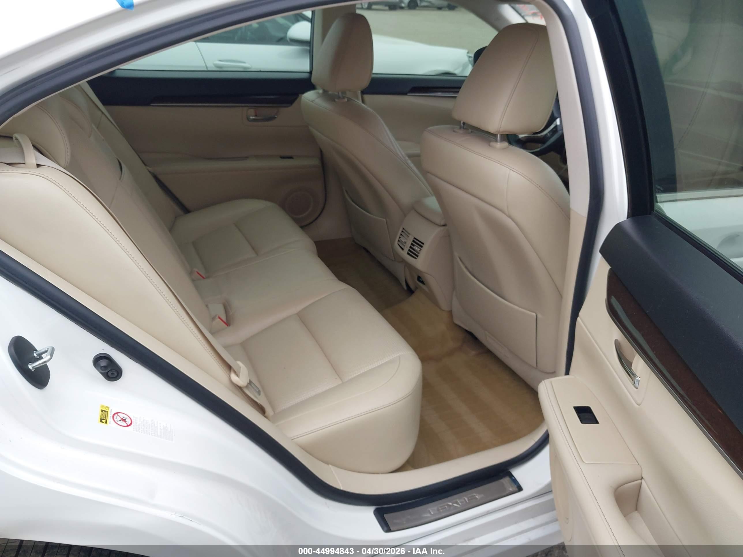 LEXUS ES image 8
