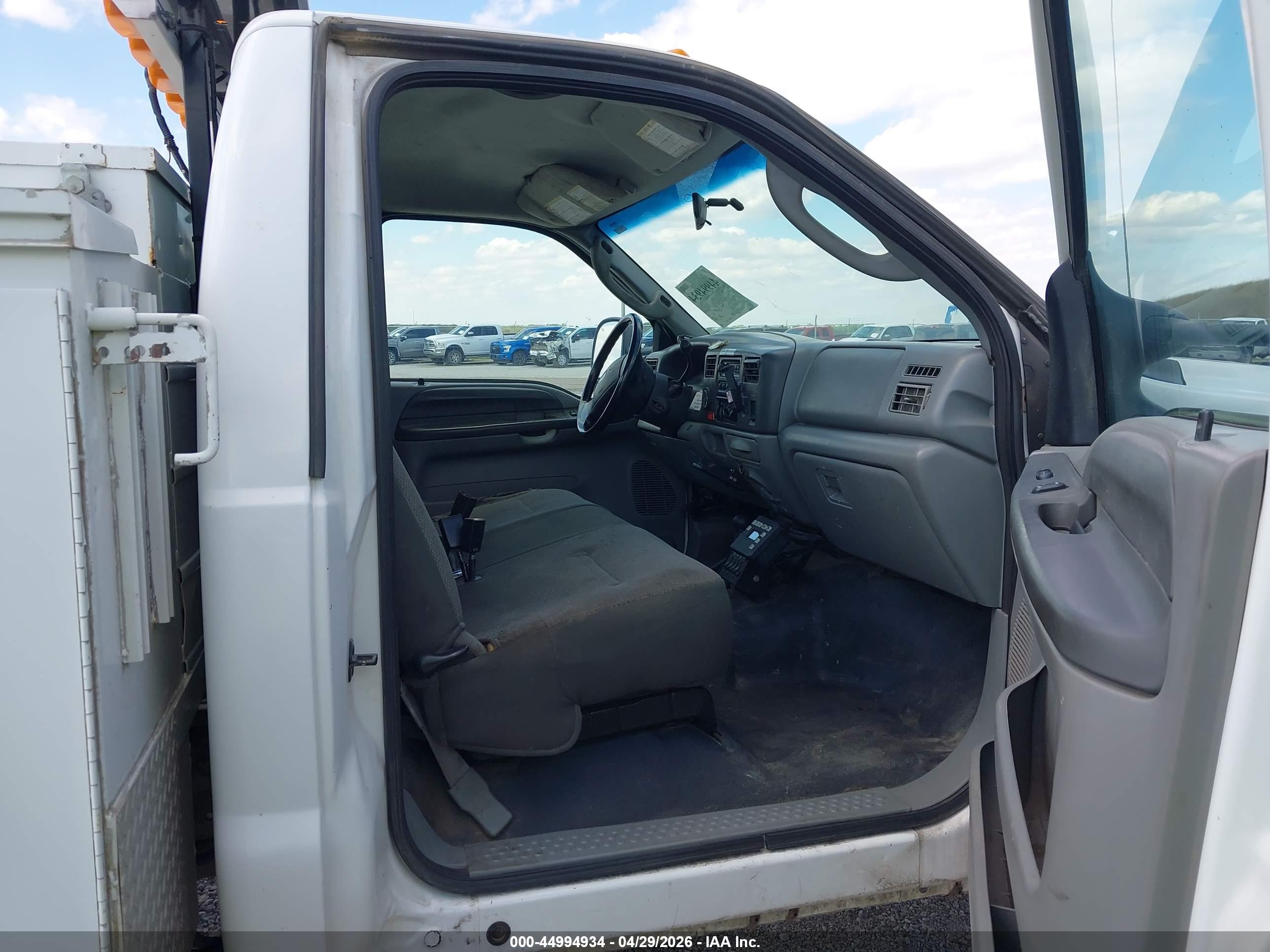 FORD F-450 image 7