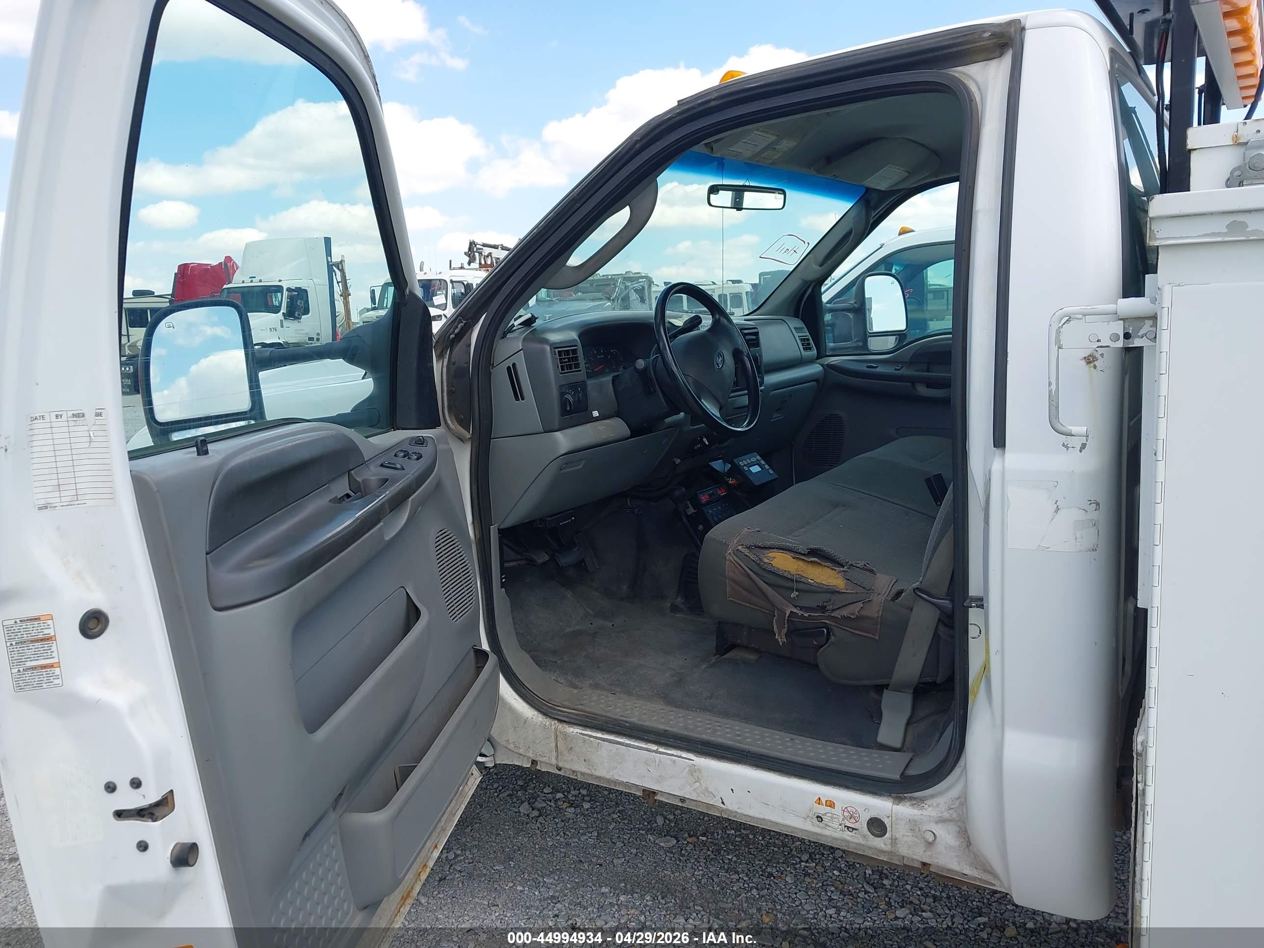 FORD F-450 image 8