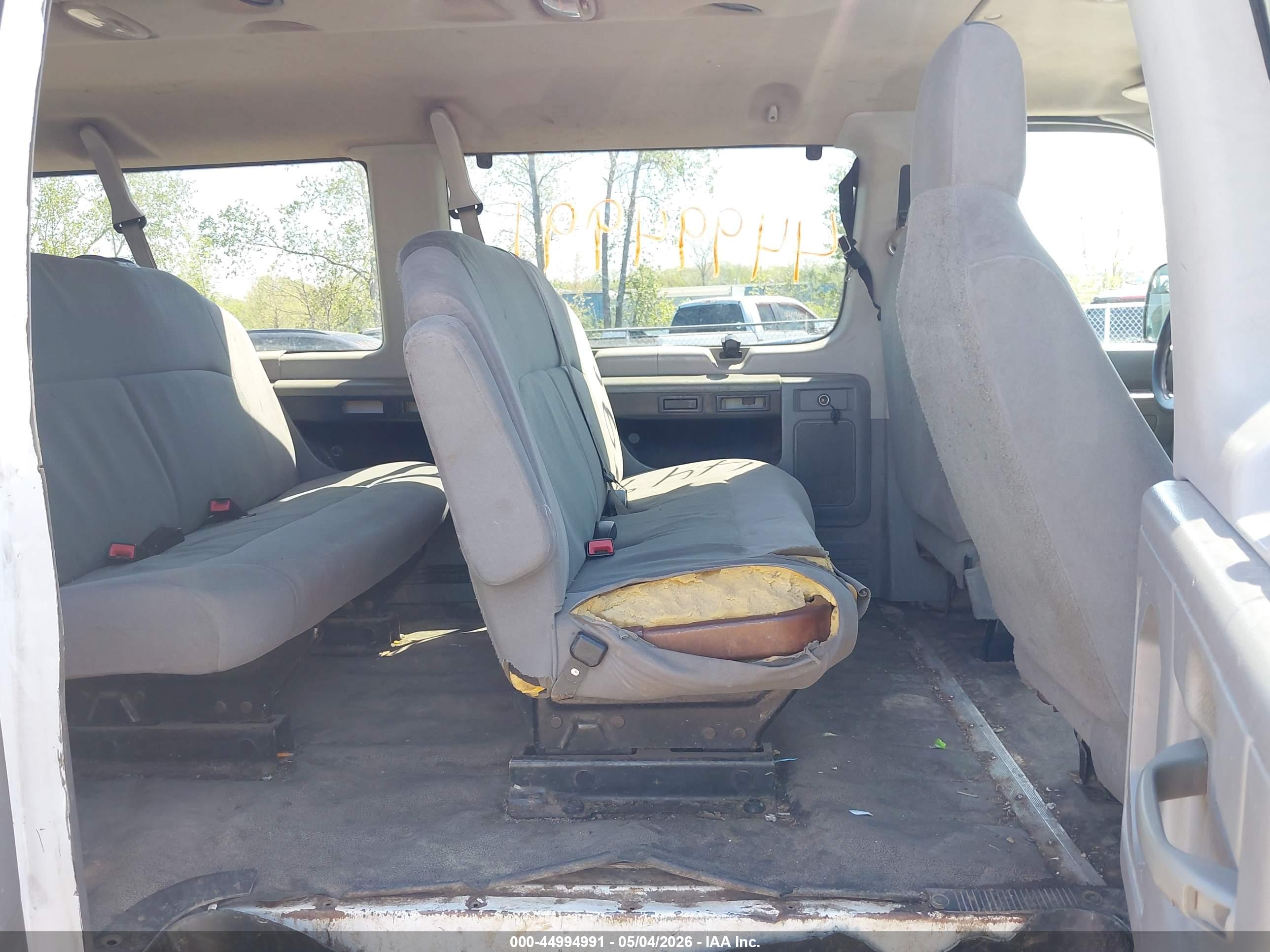 FORD E-350 image 8
