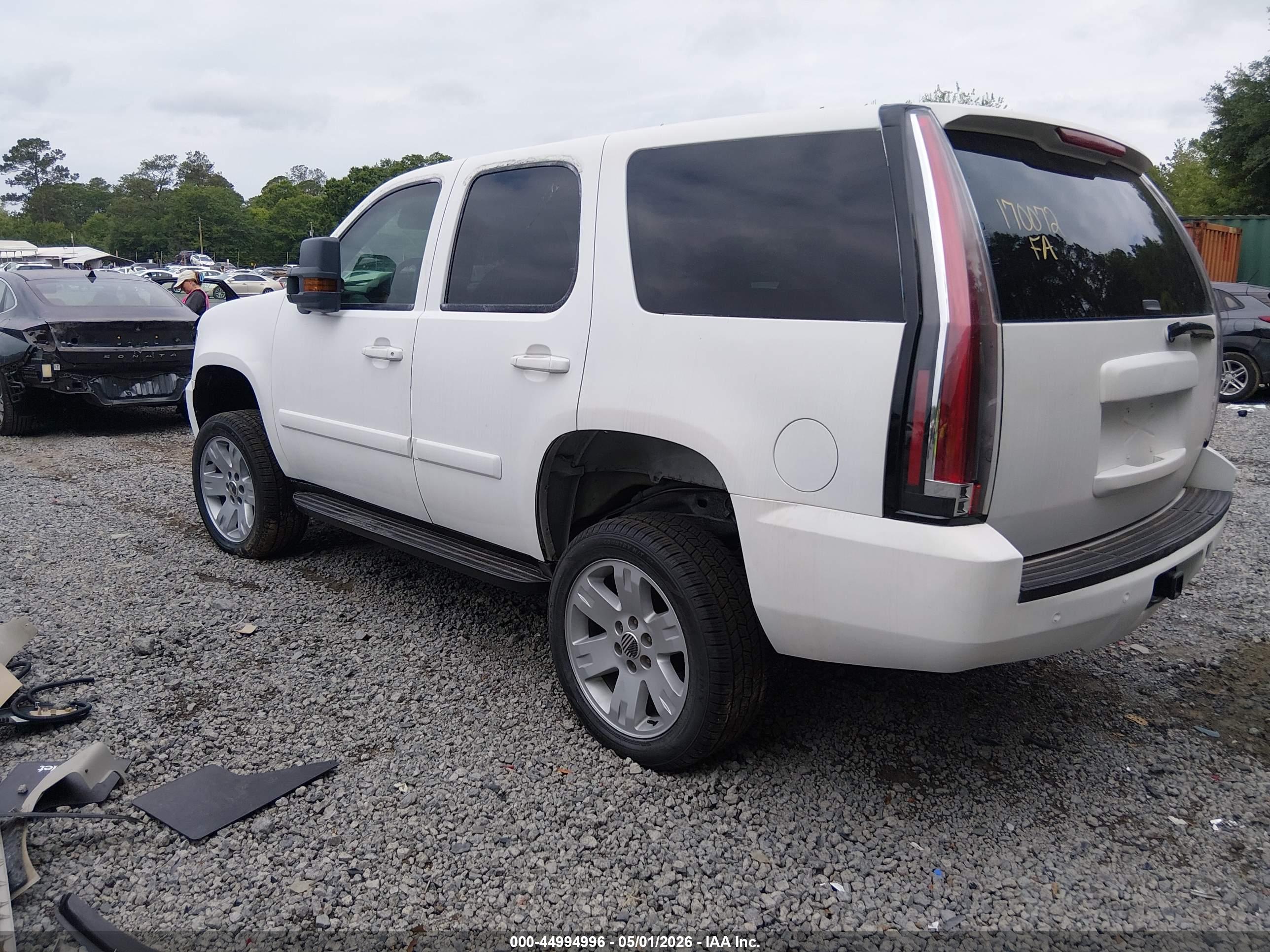 CHEVROLET TAHOE image 3