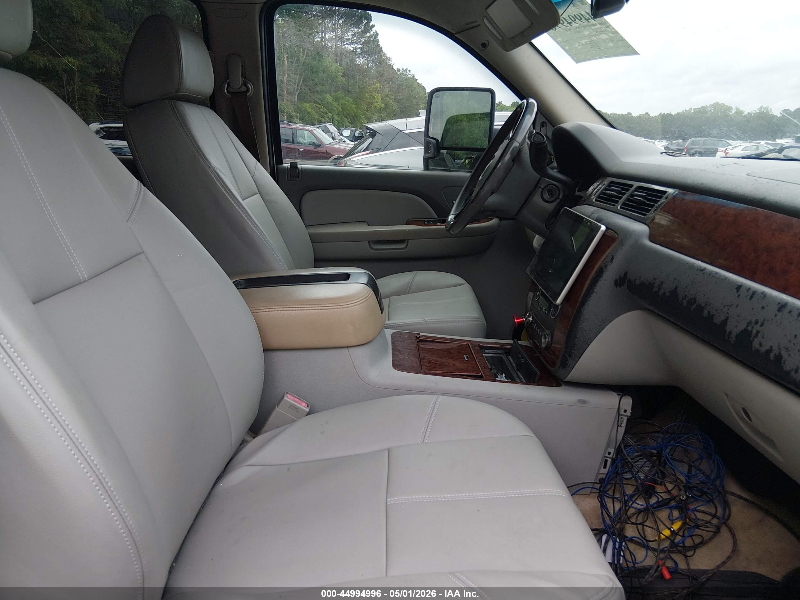 CHEVROLET TAHOE image 5
