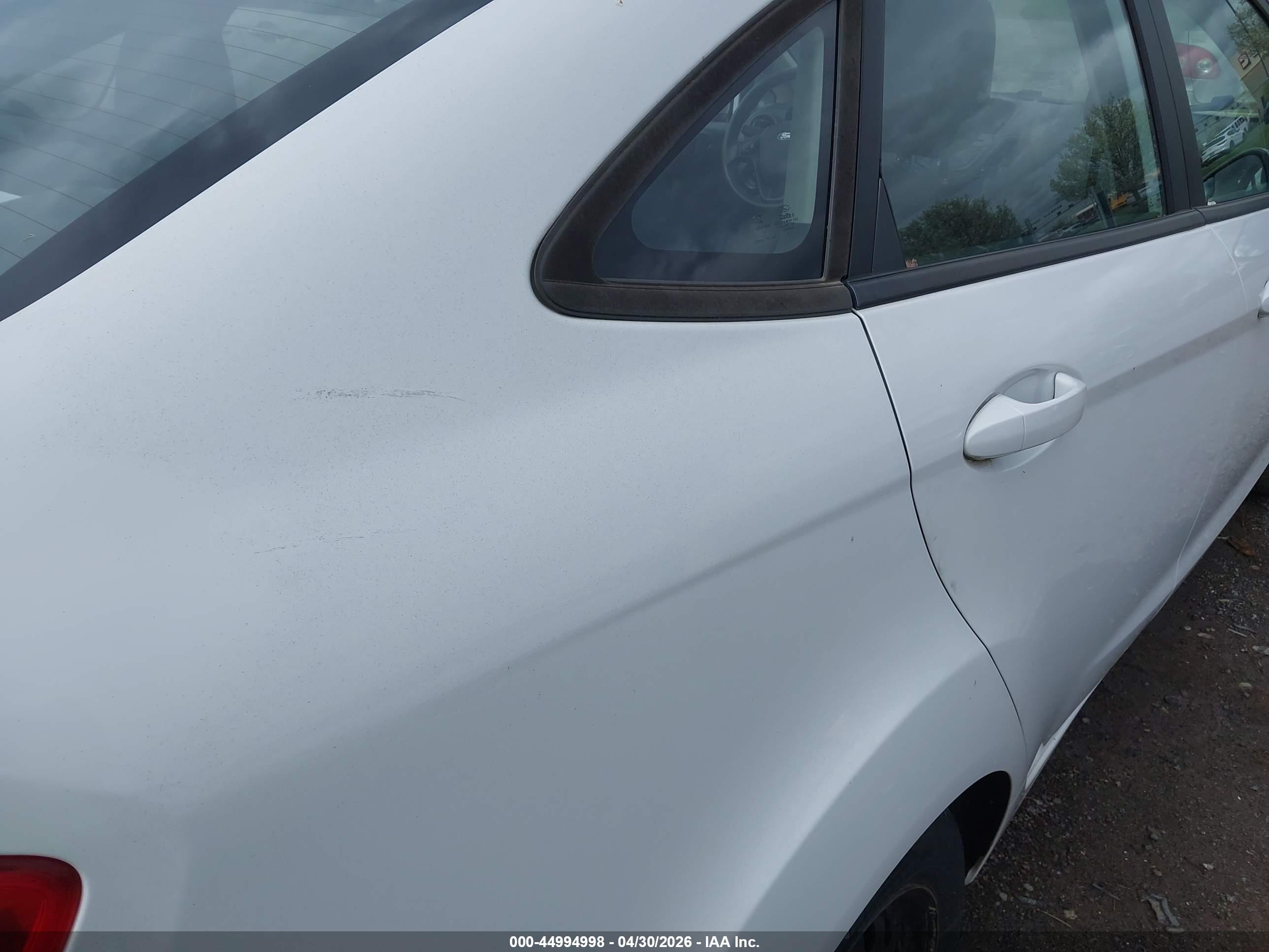 FORD FIESTA image 6