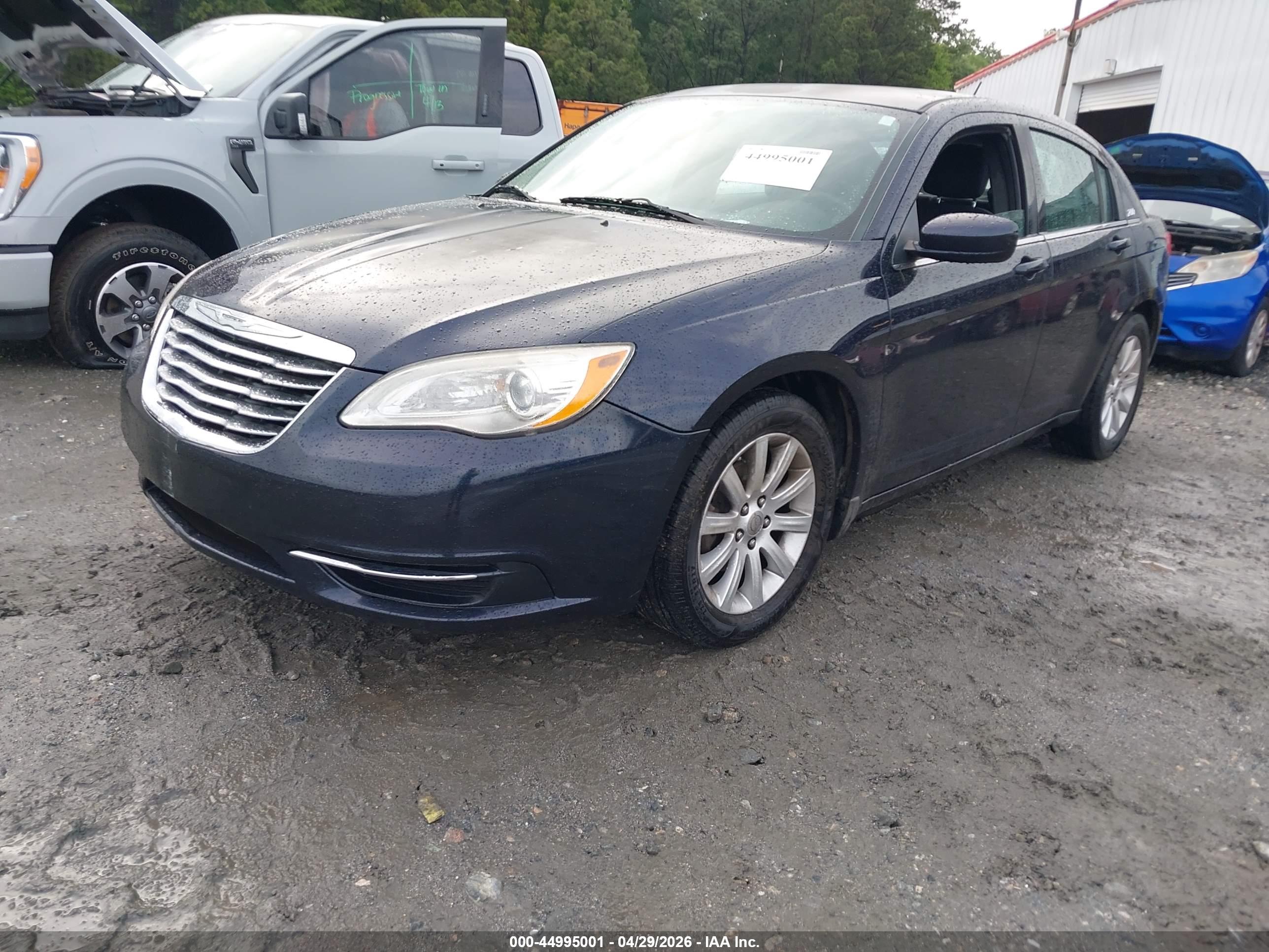 CHRYSLER 200 image 2
