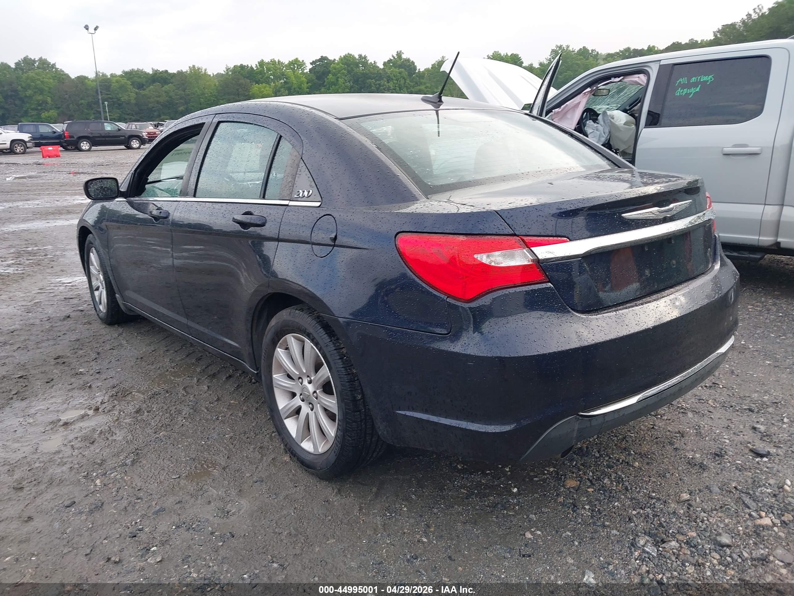 CHRYSLER 200 image 3