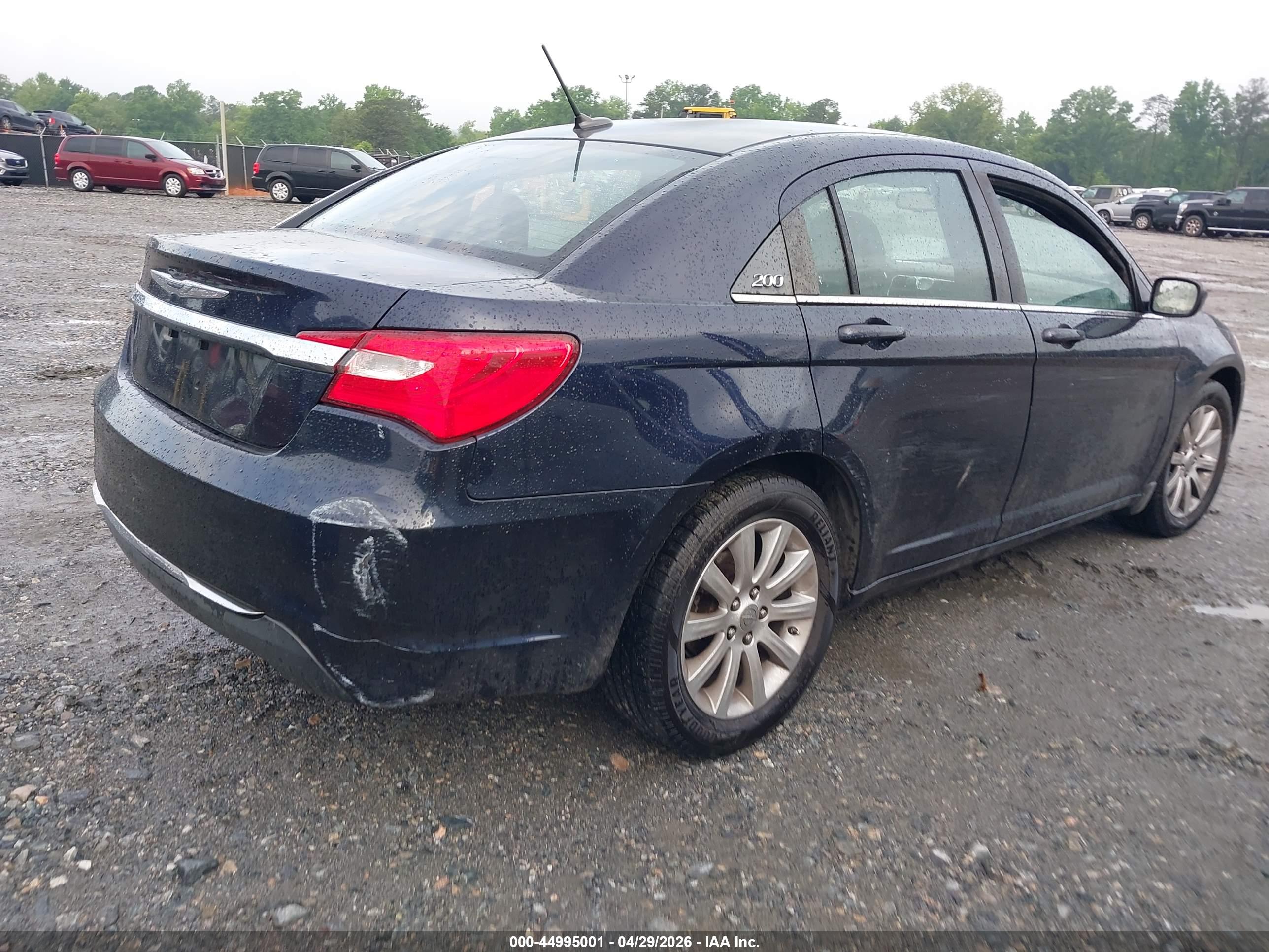 CHRYSLER 200 image 4