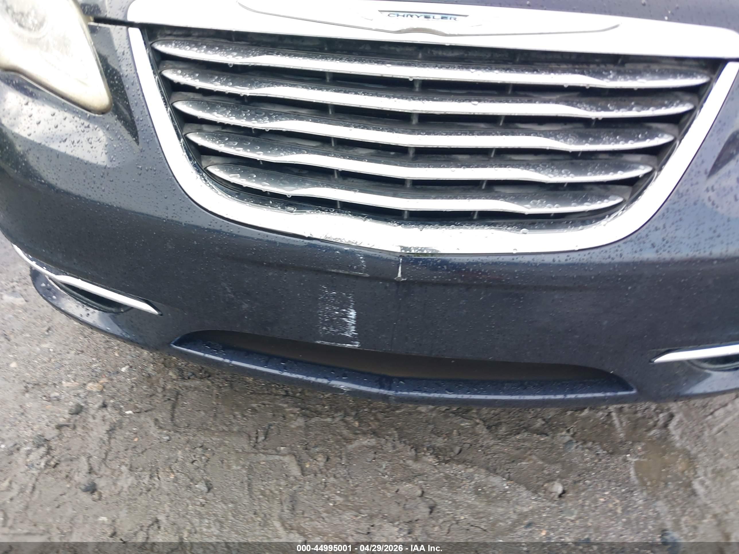CHRYSLER 200 image 6