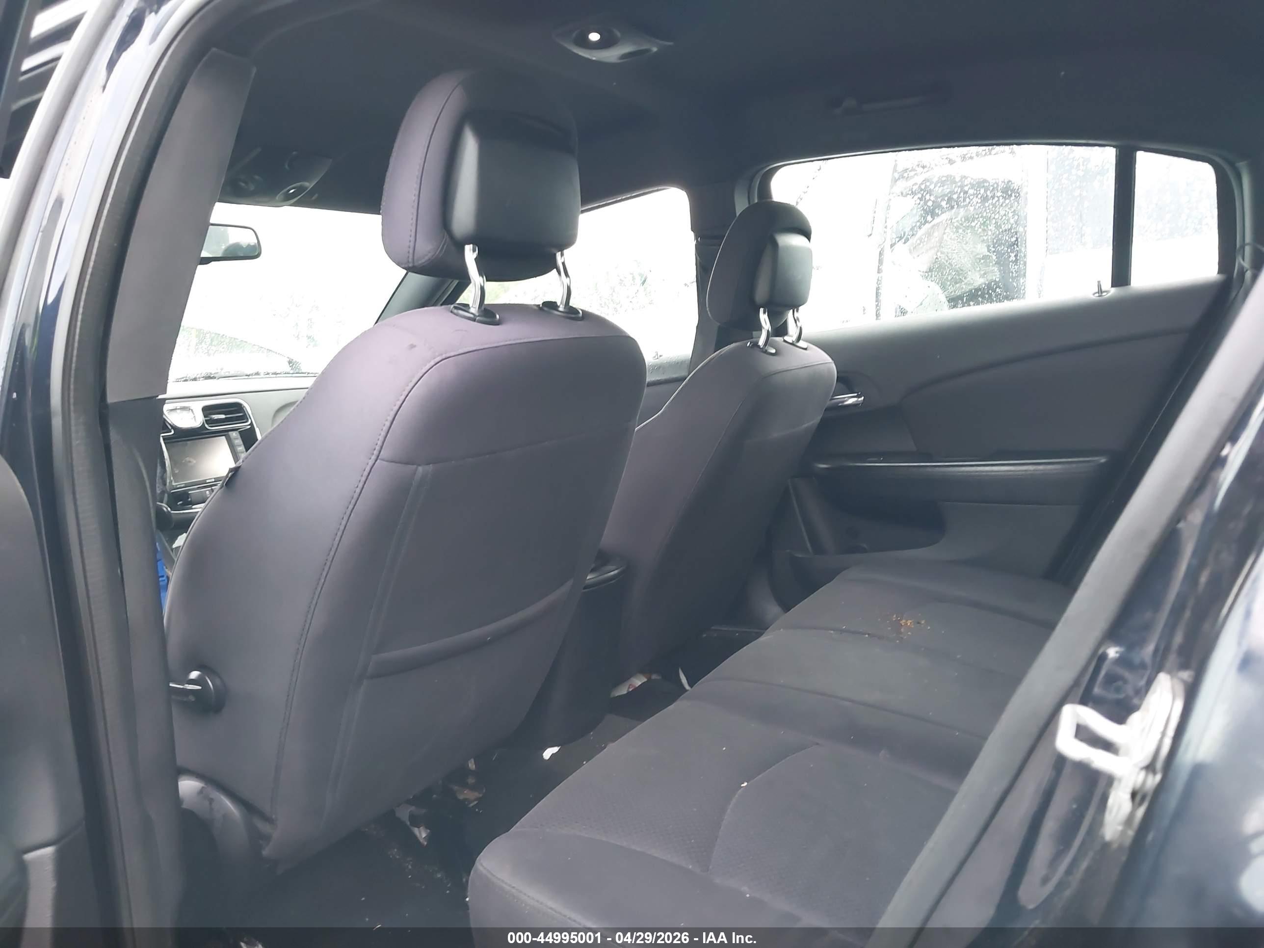 CHRYSLER 200 image 8