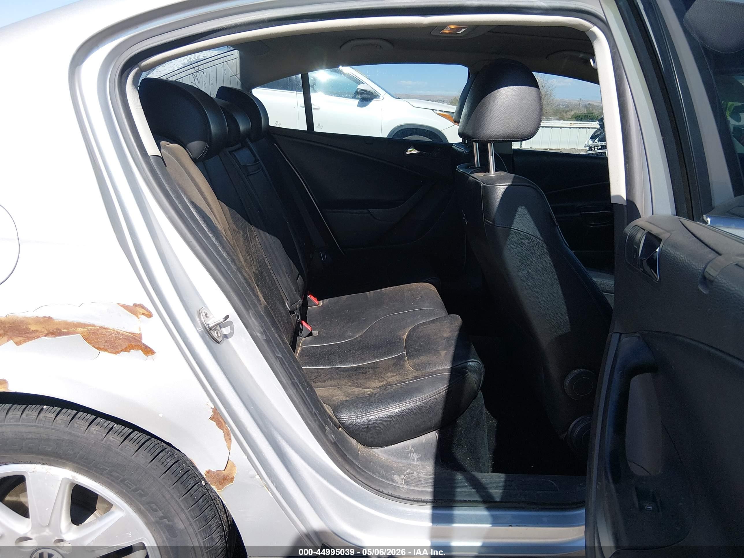VOLKSWAGEN PASSAT image 8