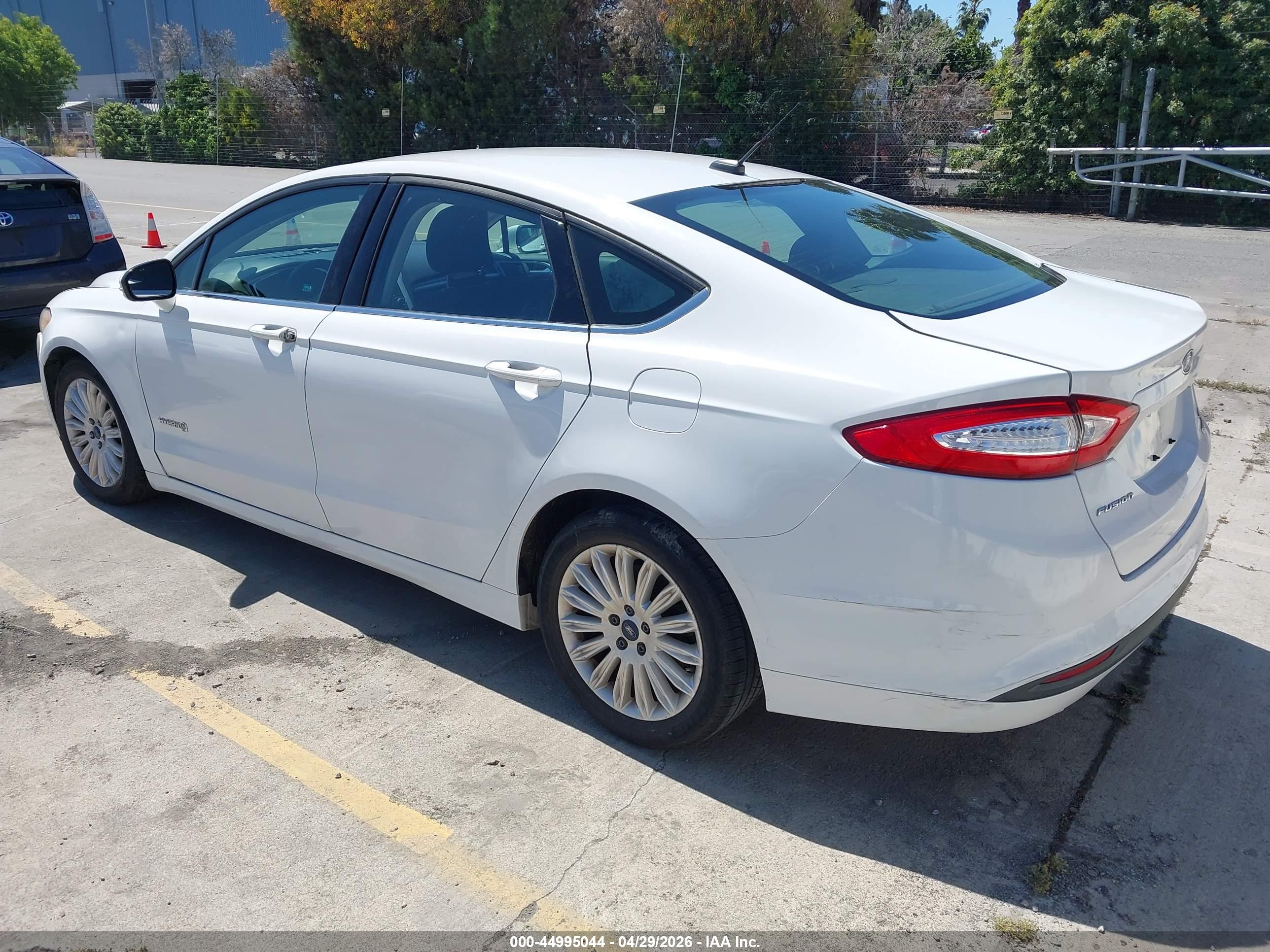 FORD FUSION image 3