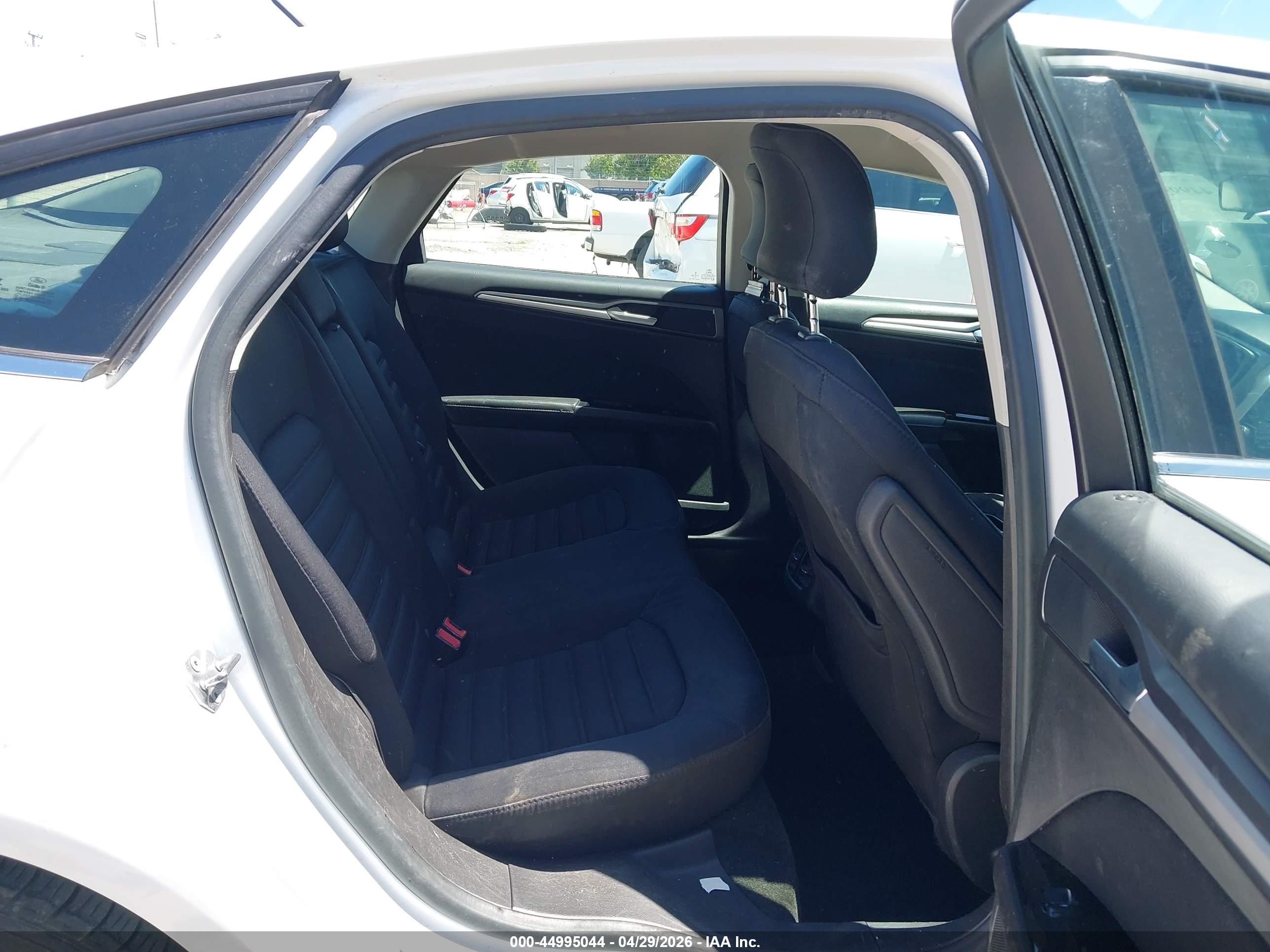 FORD FUSION image 8