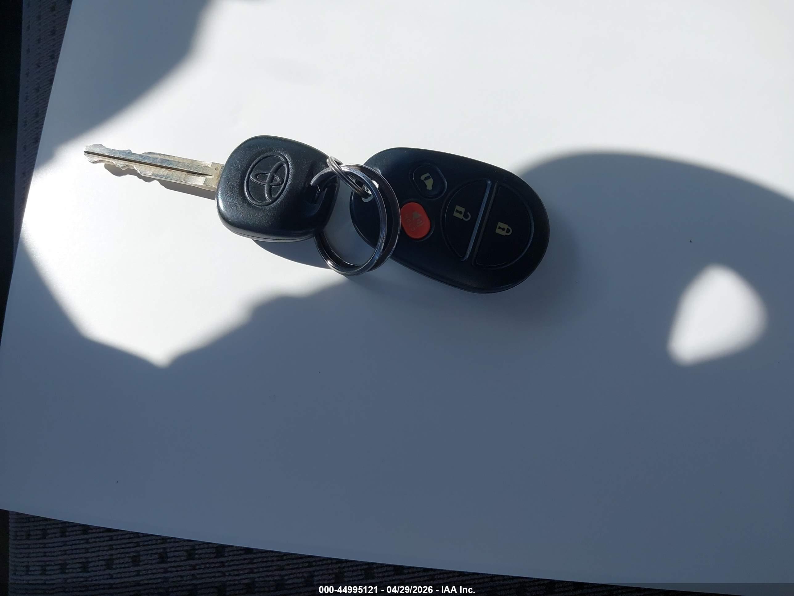 TOYOTA SIENNA image 11