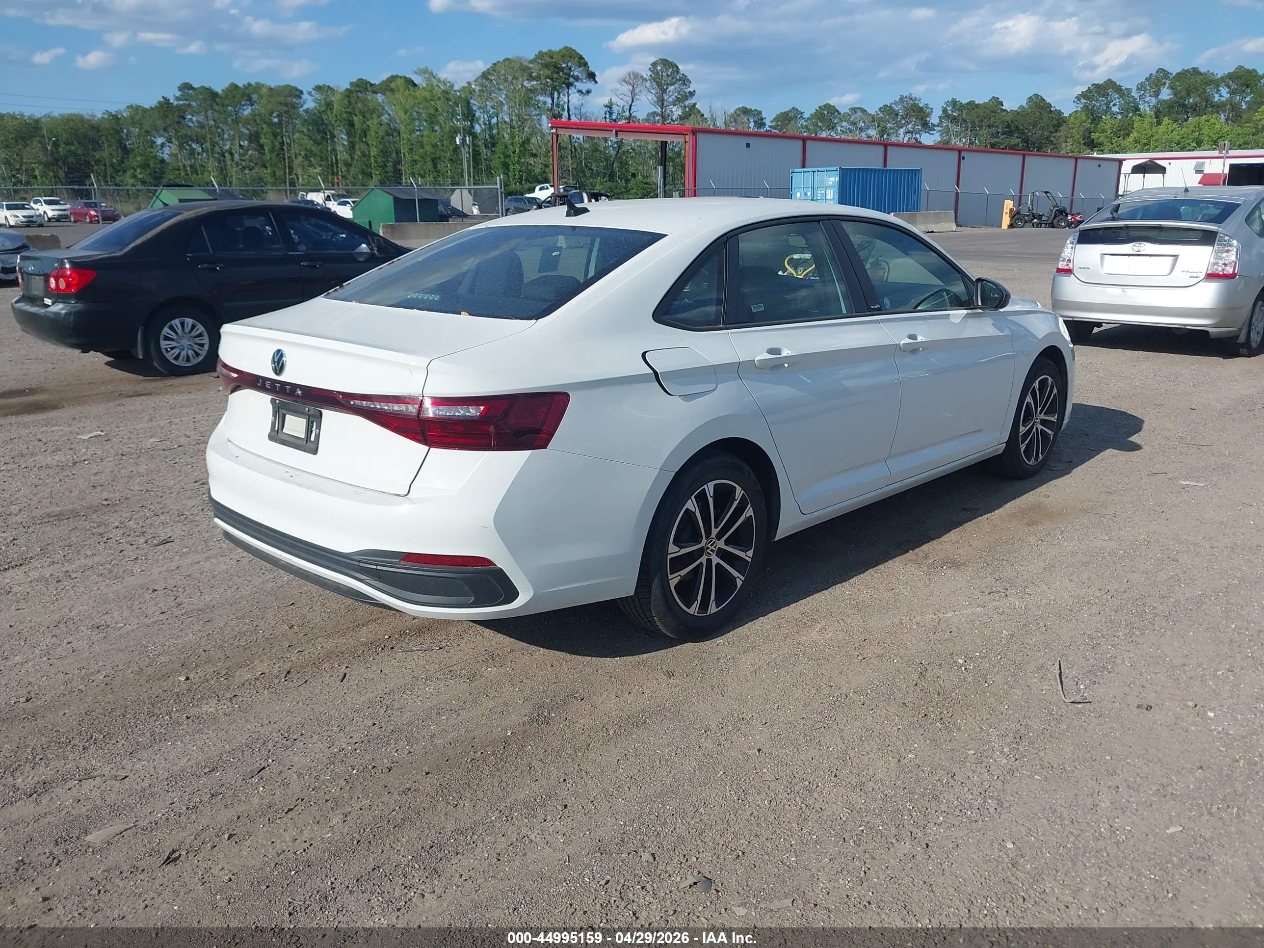 VOLKSWAGEN JETTA image 4