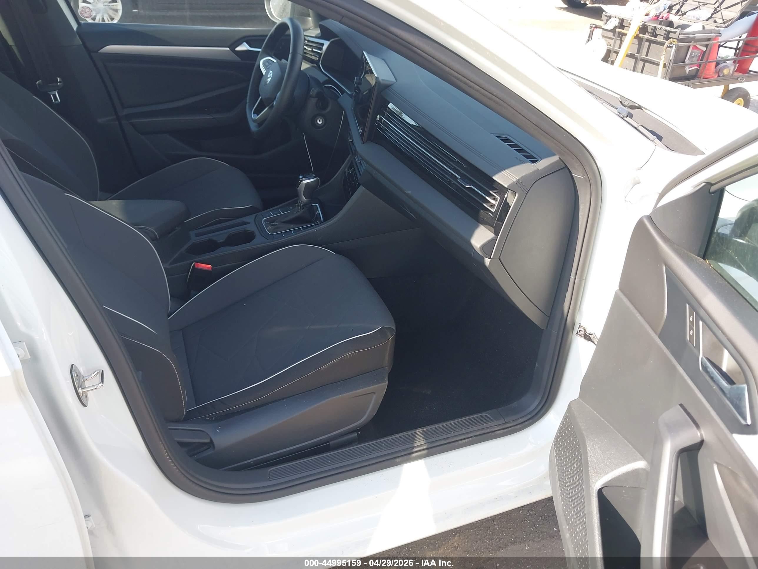 VOLKSWAGEN JETTA image 5