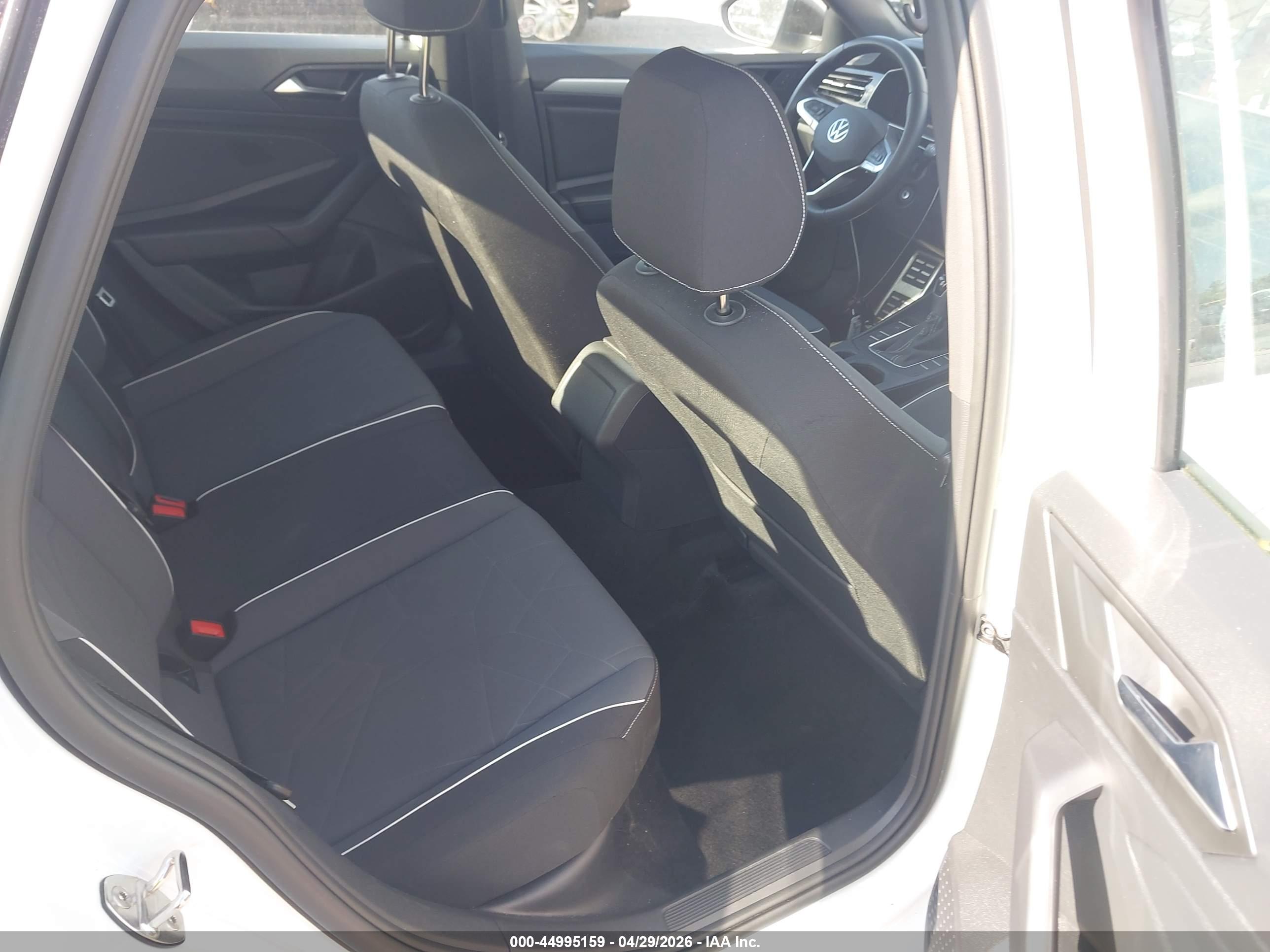 VOLKSWAGEN JETTA image 8