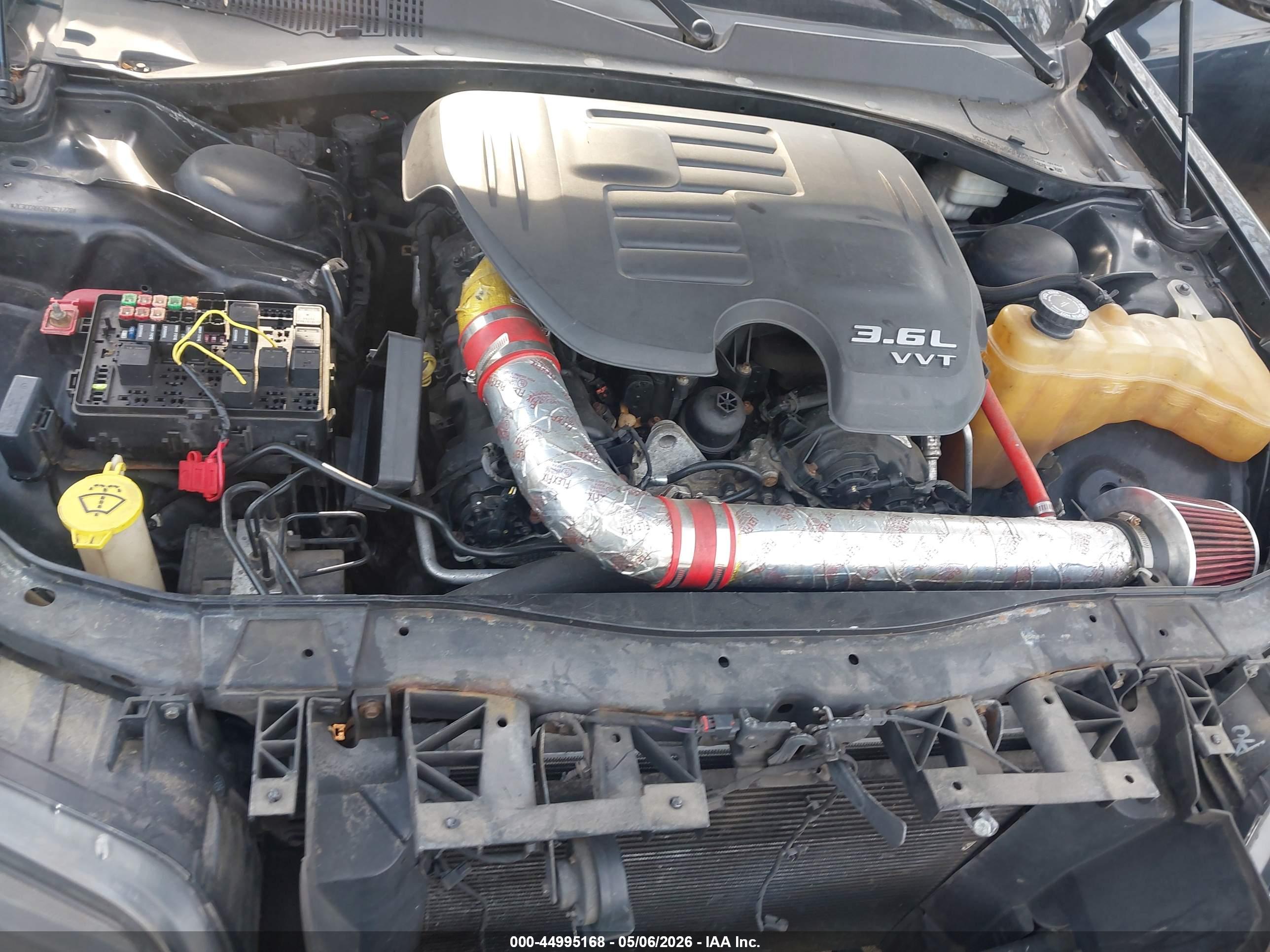 CHRYSLER 300 image 10