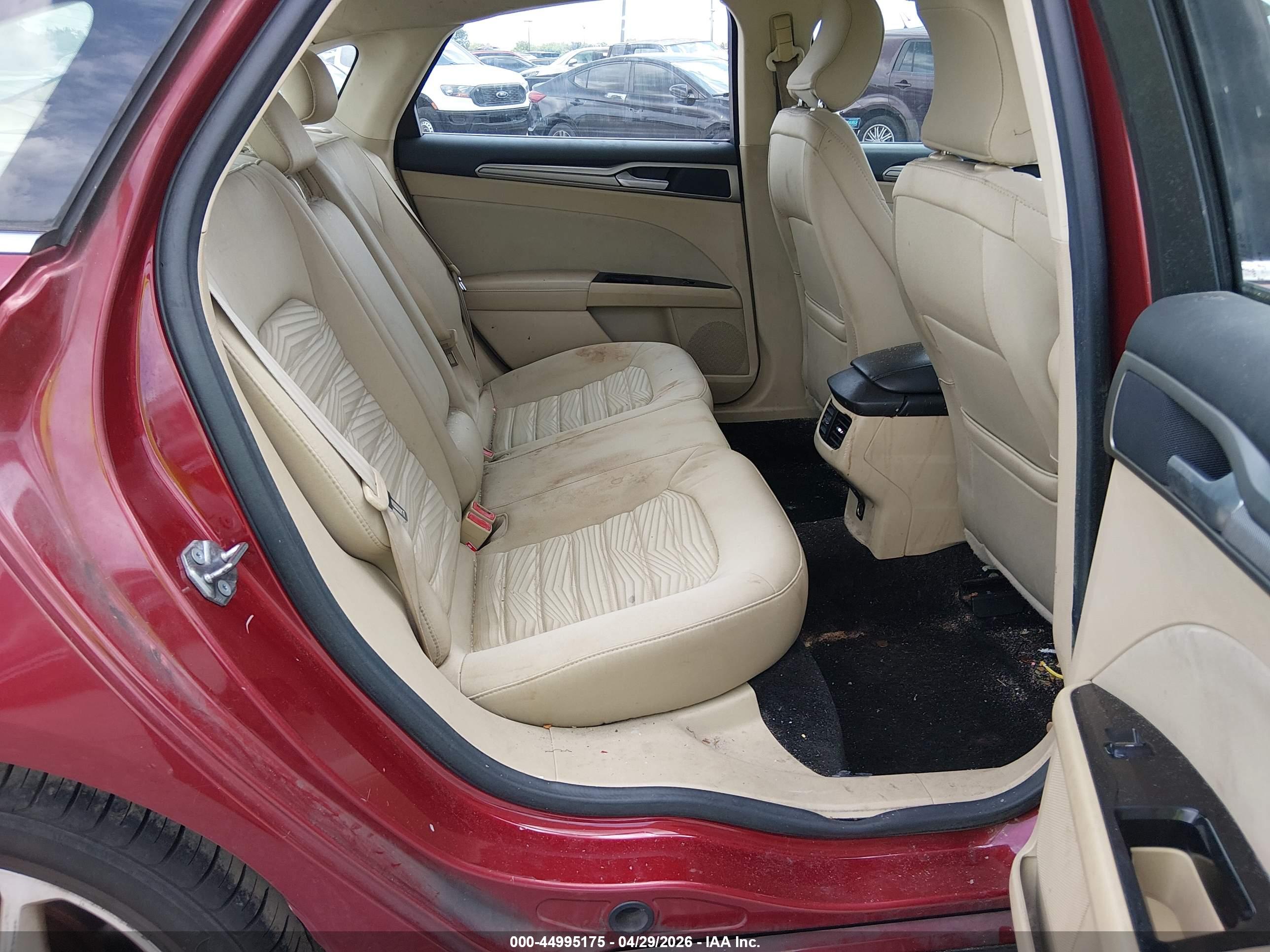 FORD FUSION image 8