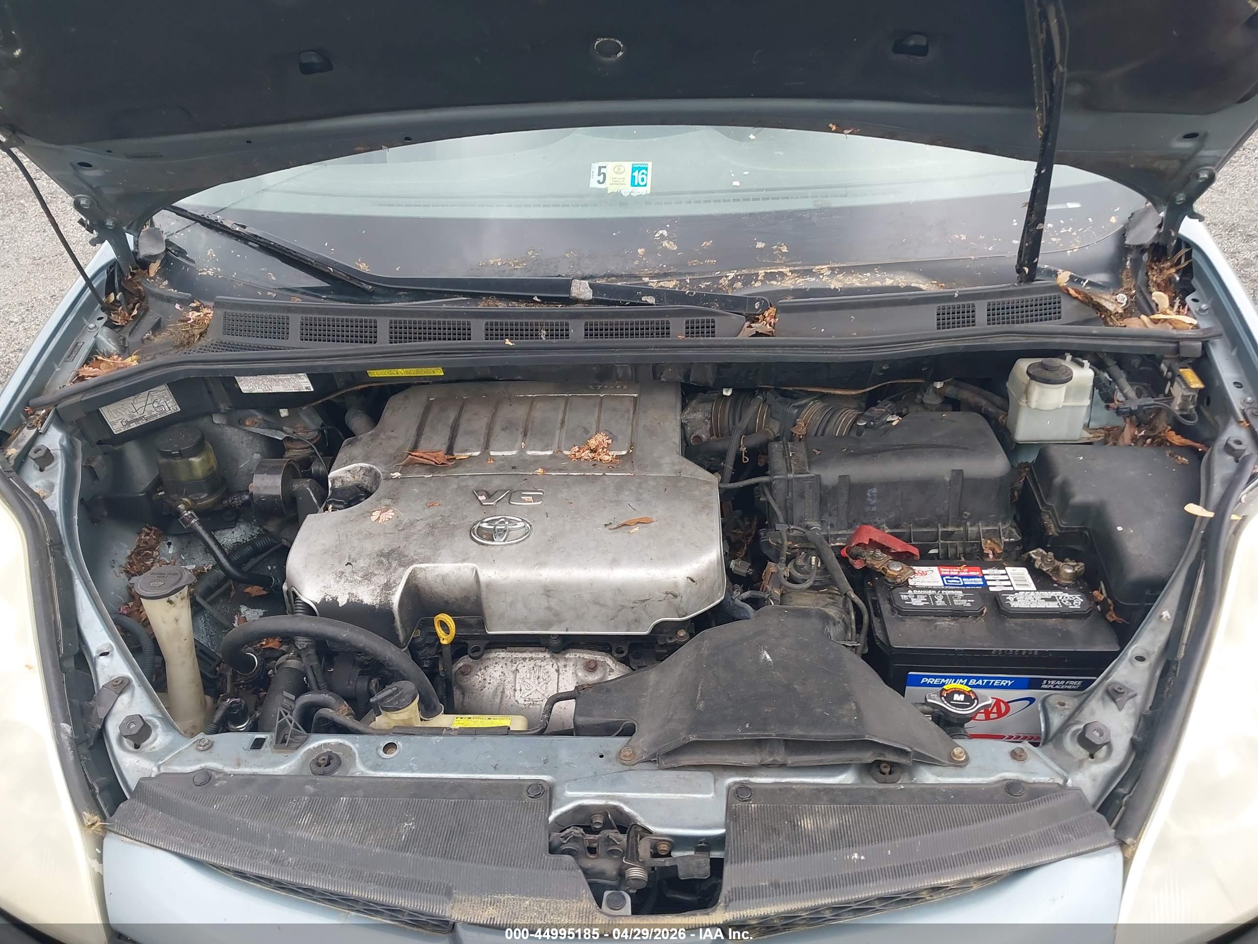 TOYOTA SIENNA image 10