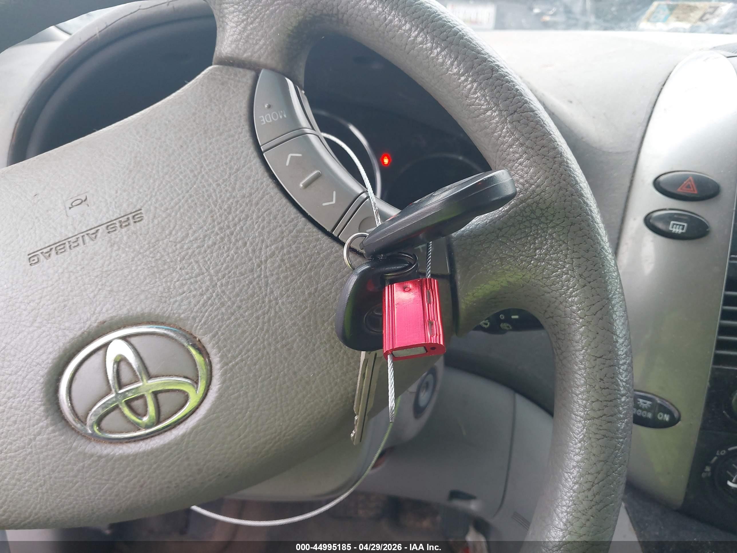 TOYOTA SIENNA image 11