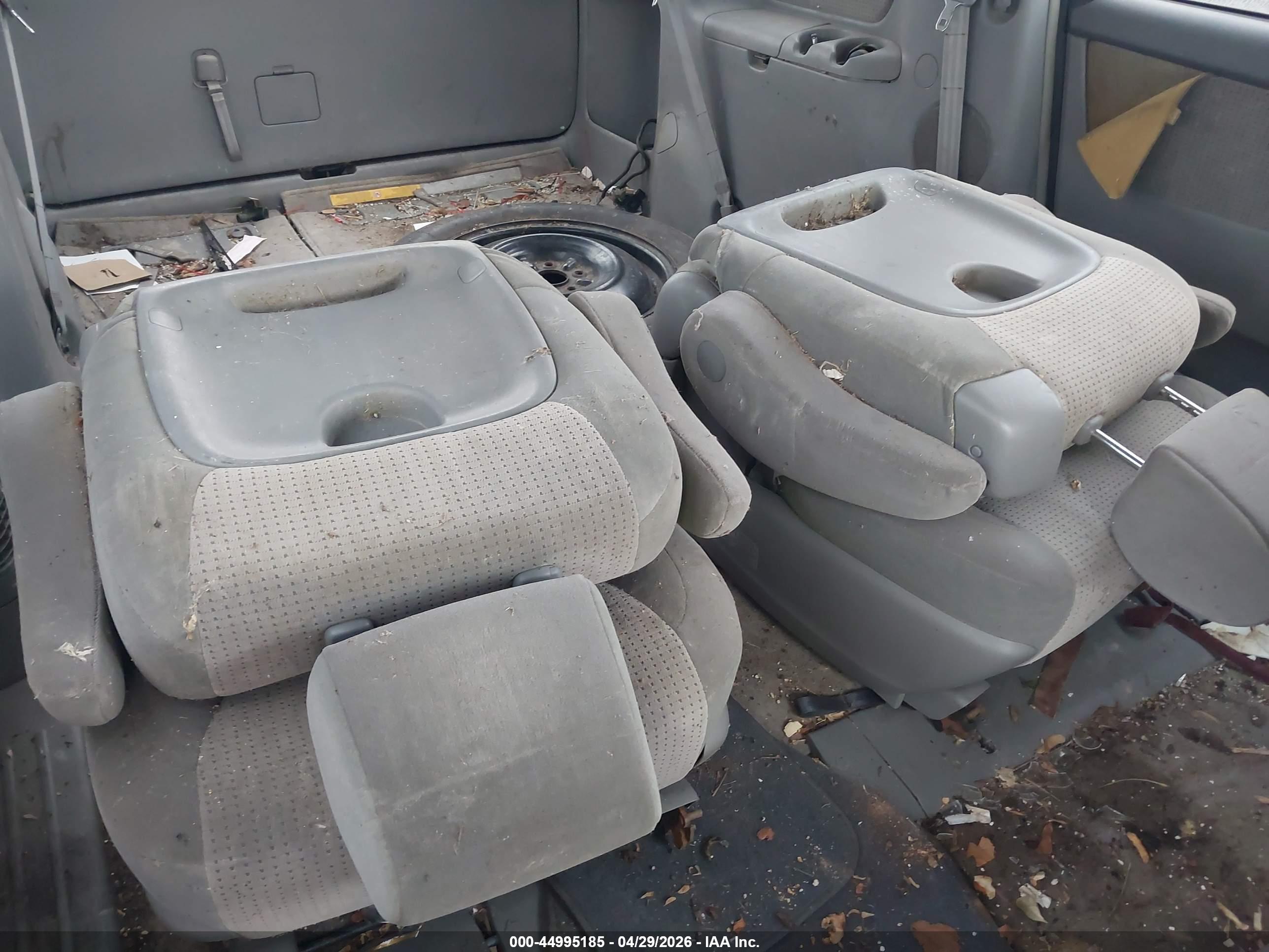 TOYOTA SIENNA image 8