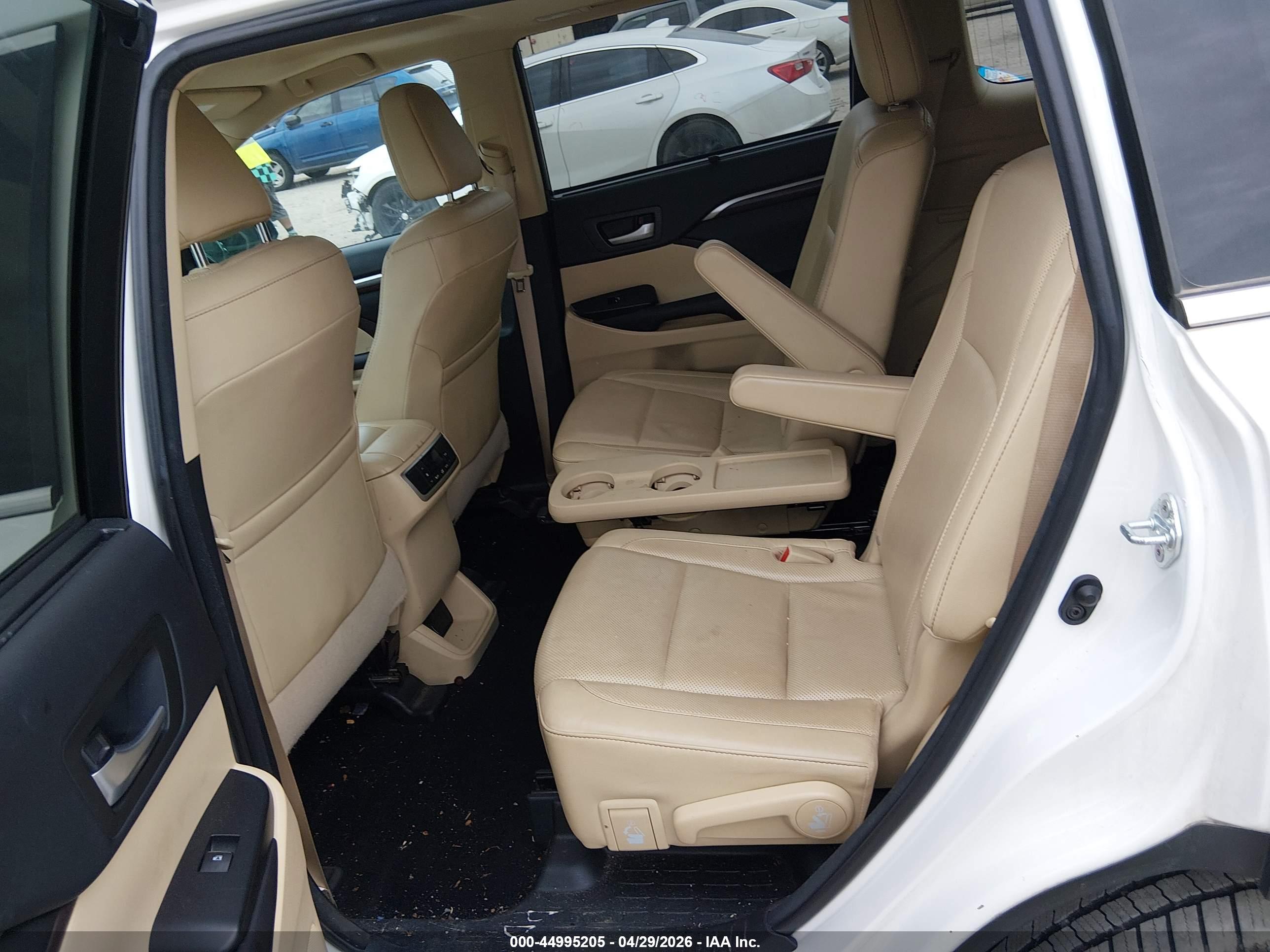 TOYOTA HIGHLANDER image 8