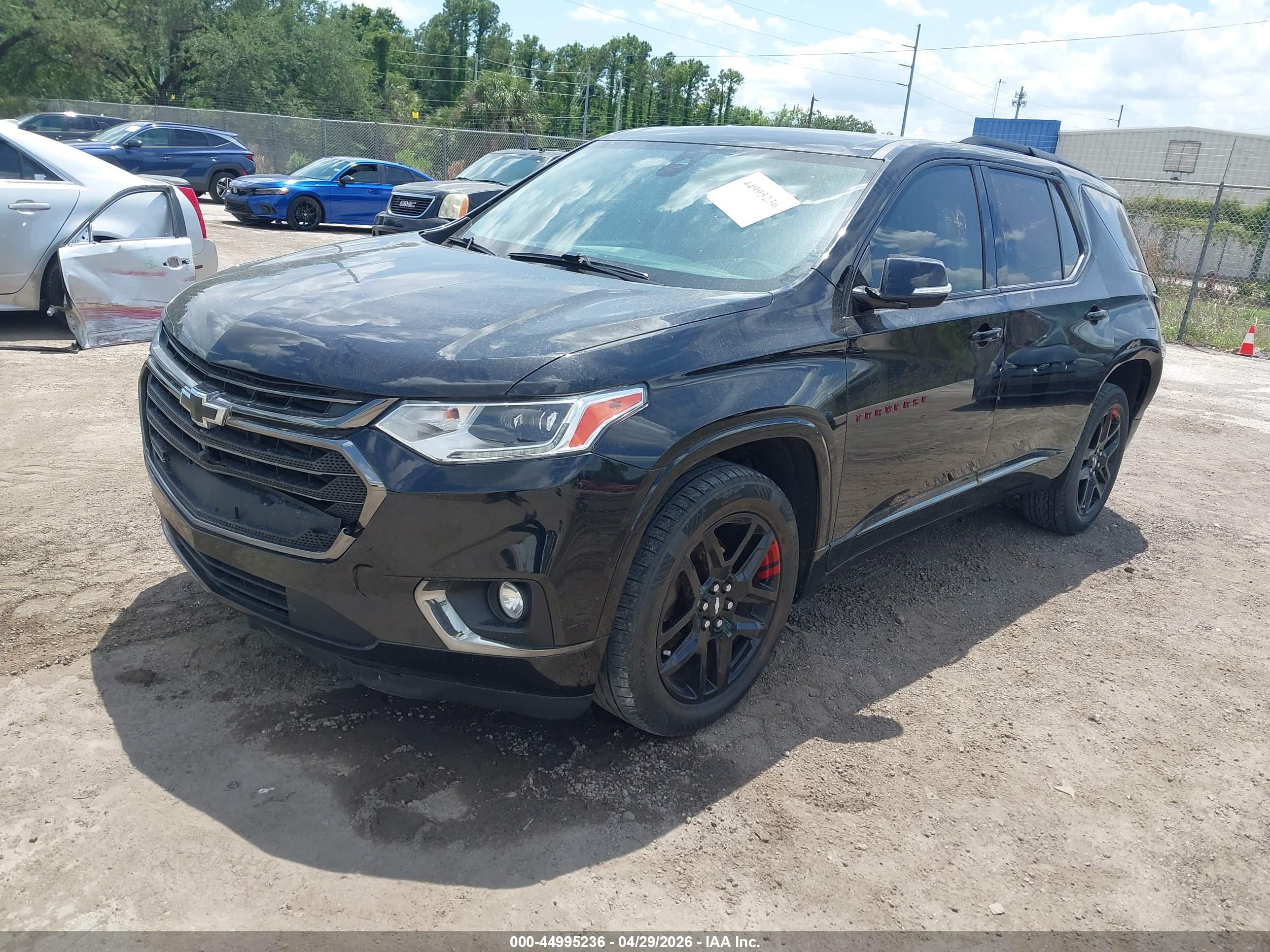 CHEVROLET TRAVERSE image 2