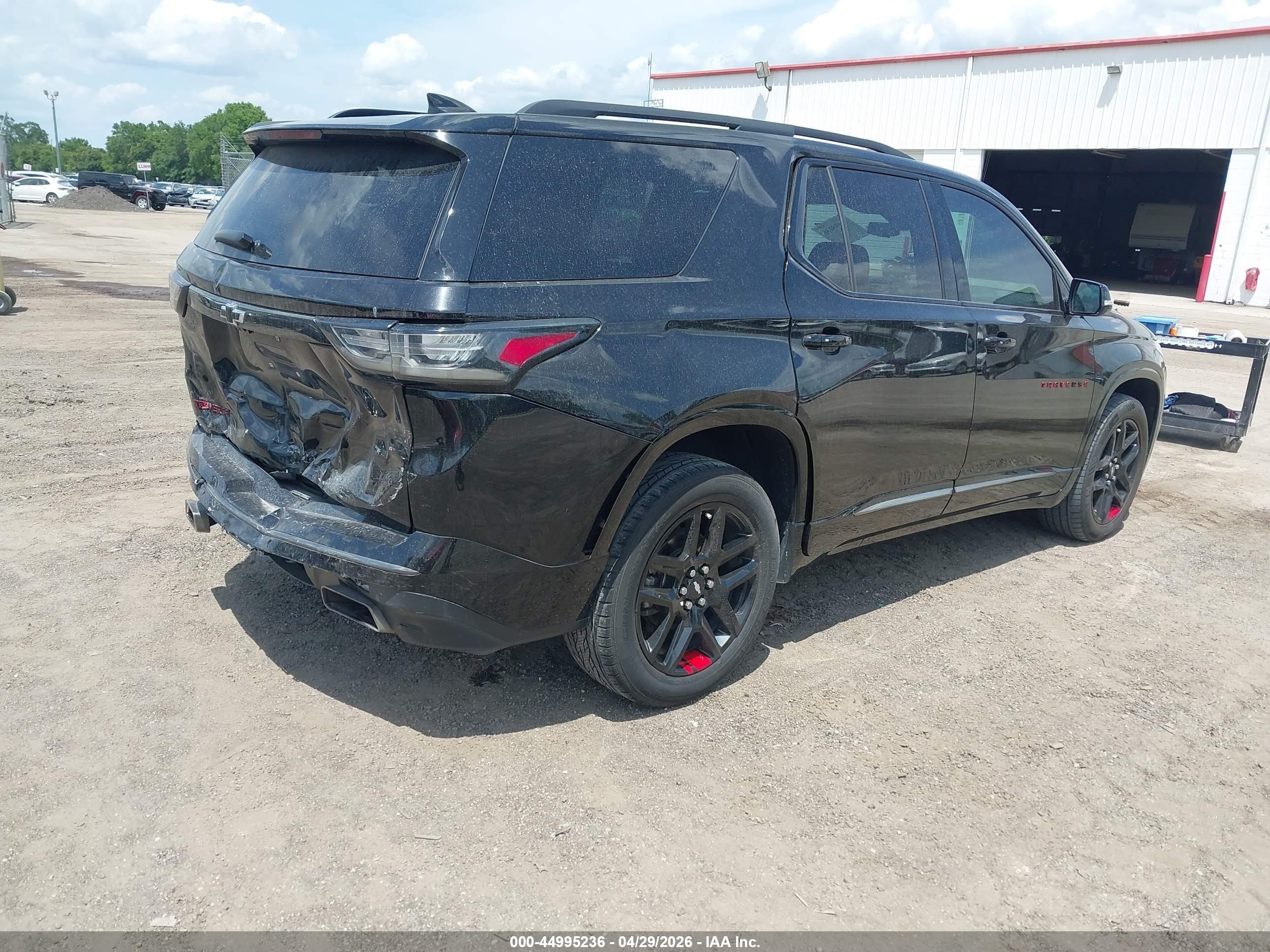 CHEVROLET TRAVERSE image 4