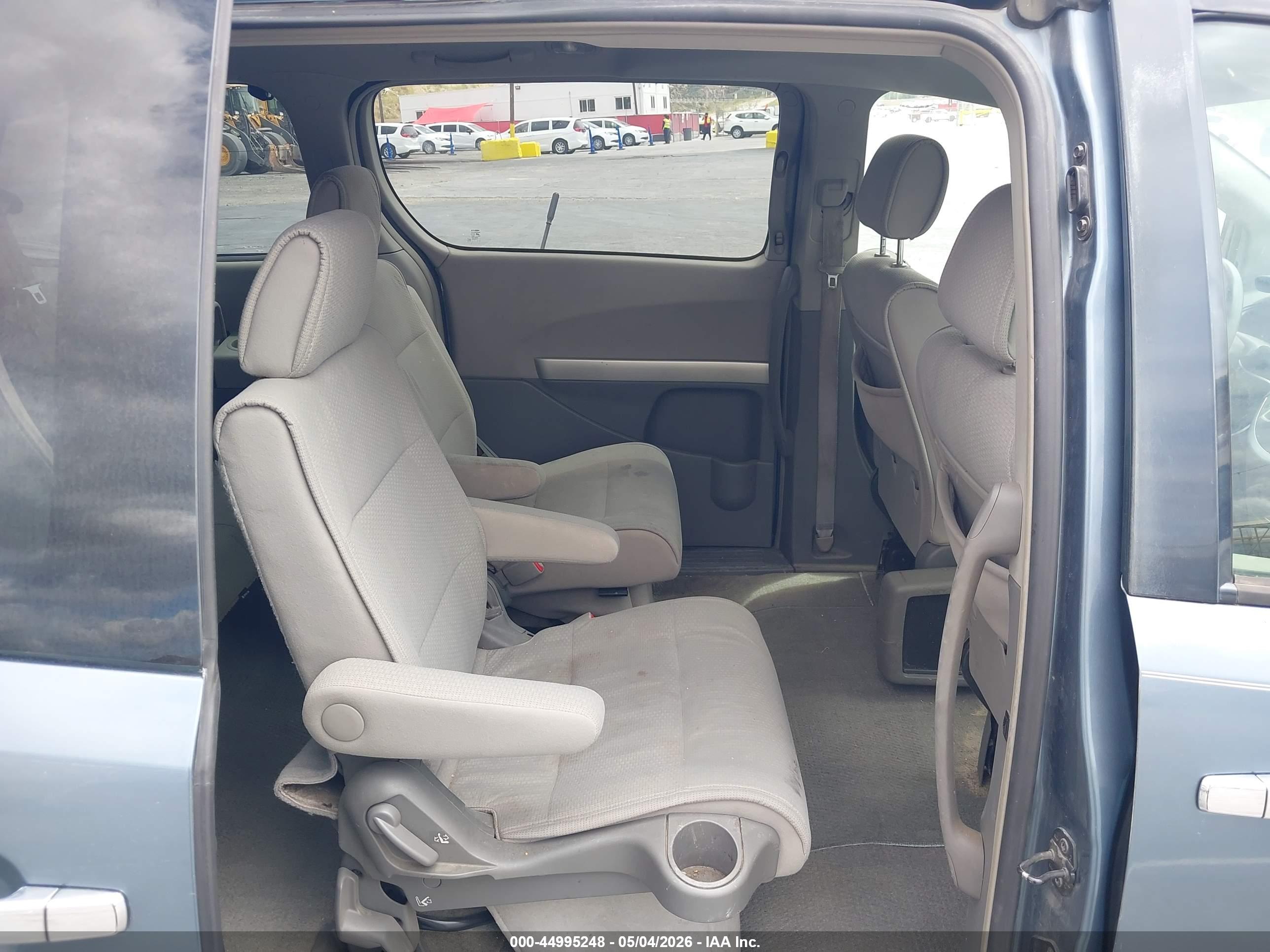 NISSAN QUEST image 8