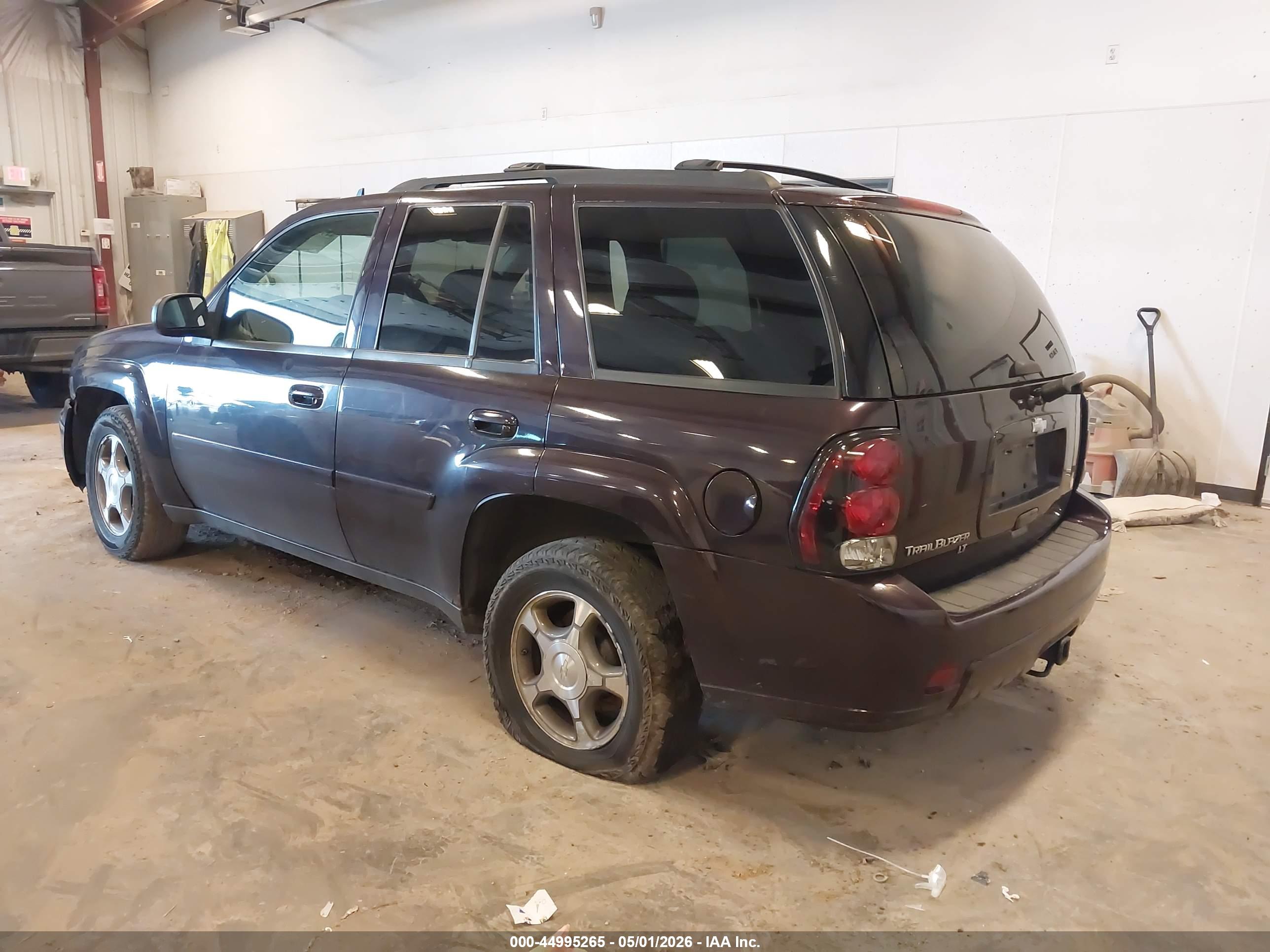 CHEVROLET TRAILBLAZER image 3