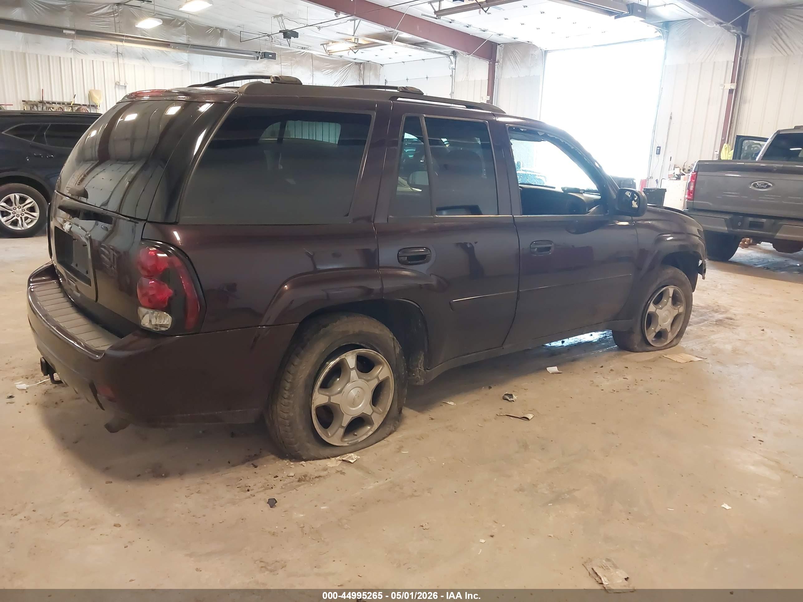 CHEVROLET TRAILBLAZER image 4